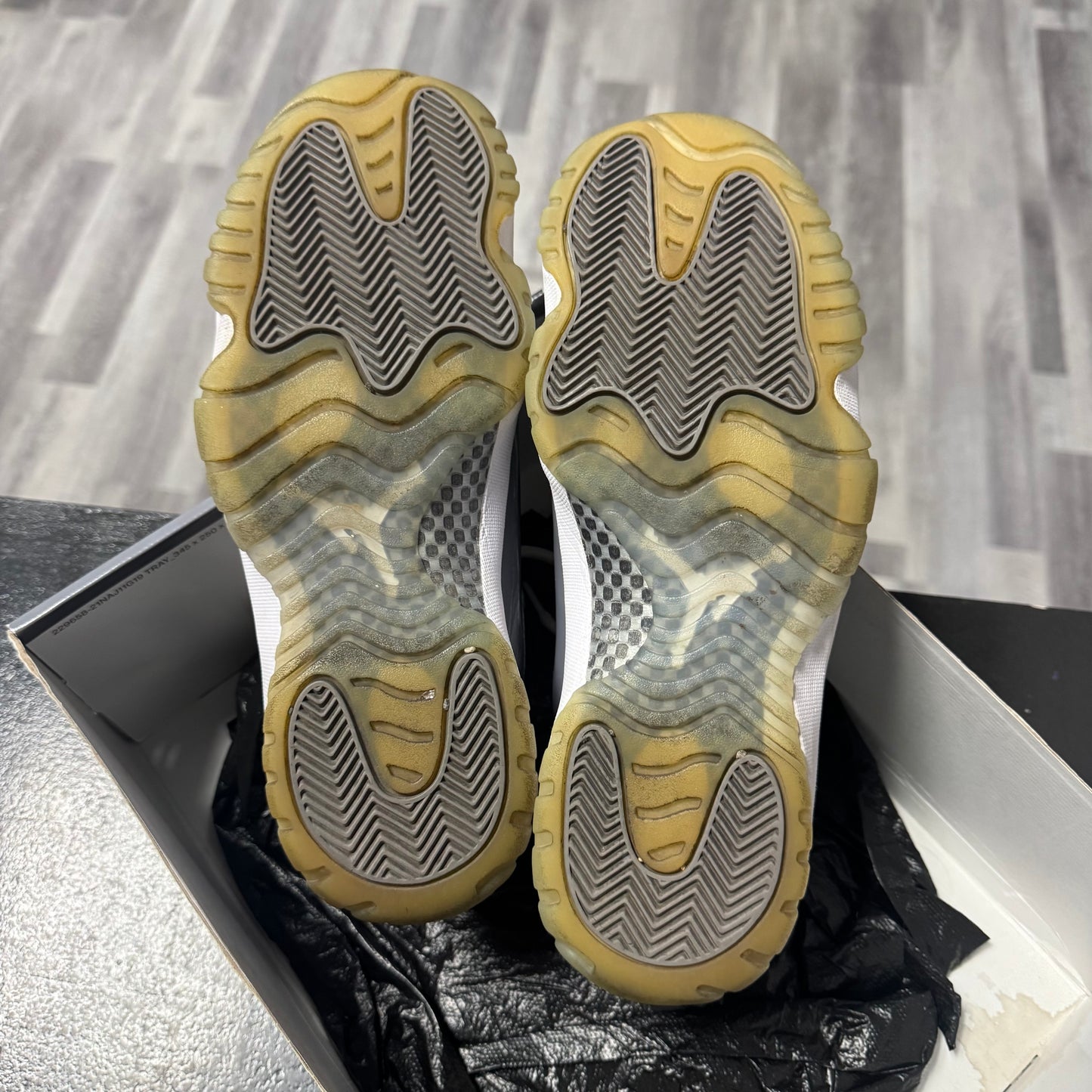 Jordan 11 Cool Grey / Preowned