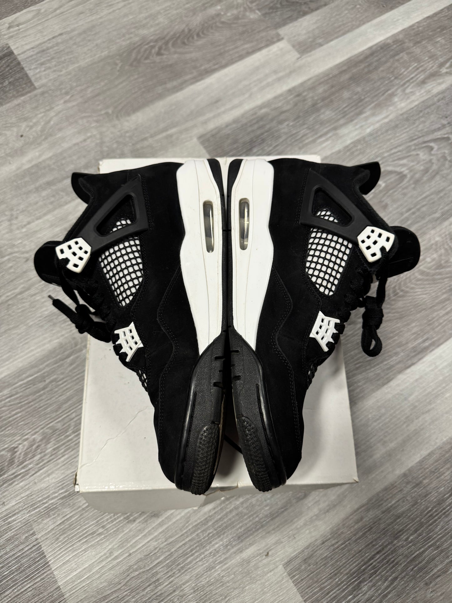 Jordan 4 White Thunder ⚡️ / Preowned