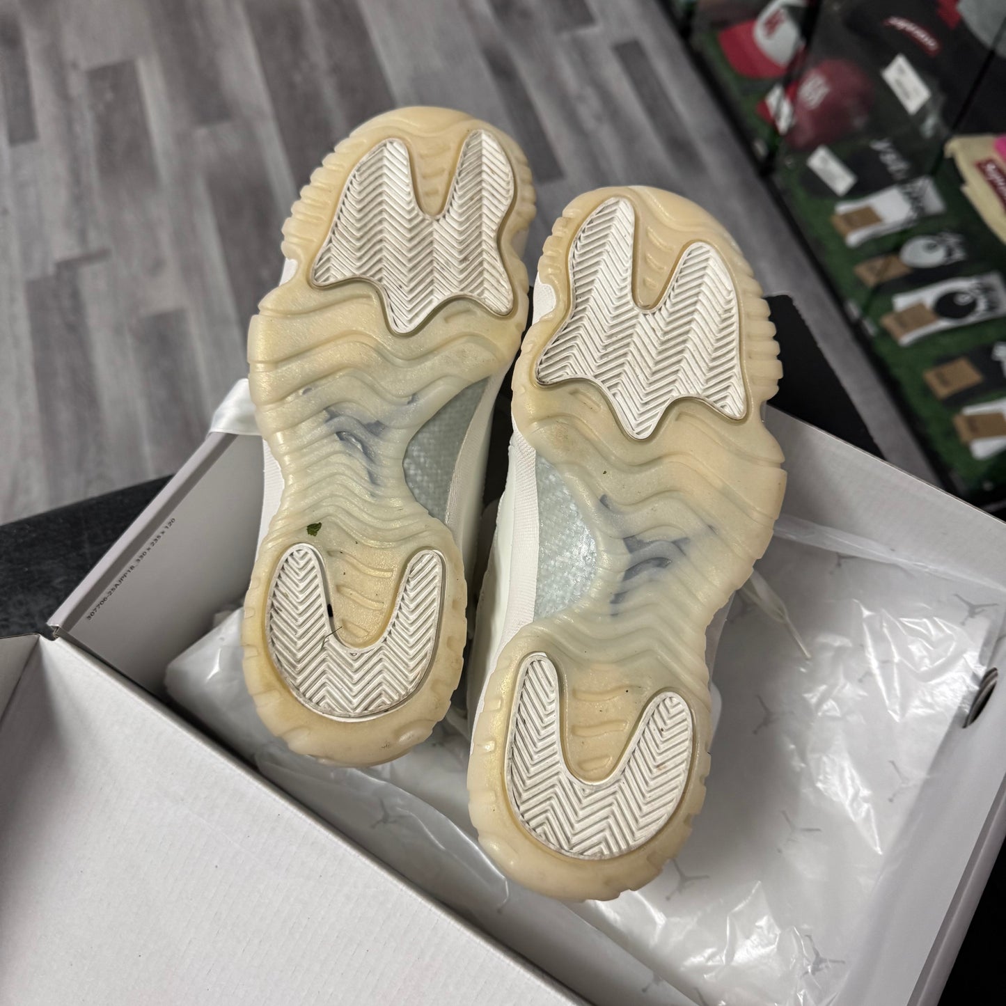 Jordan 11 Pearl / Preowned