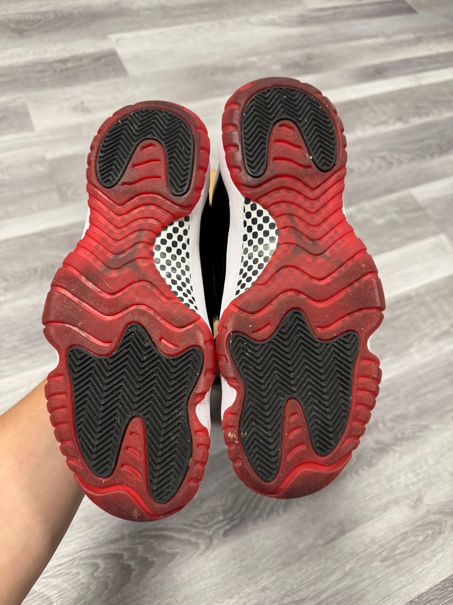 Jordan 11 Bred / Preowned