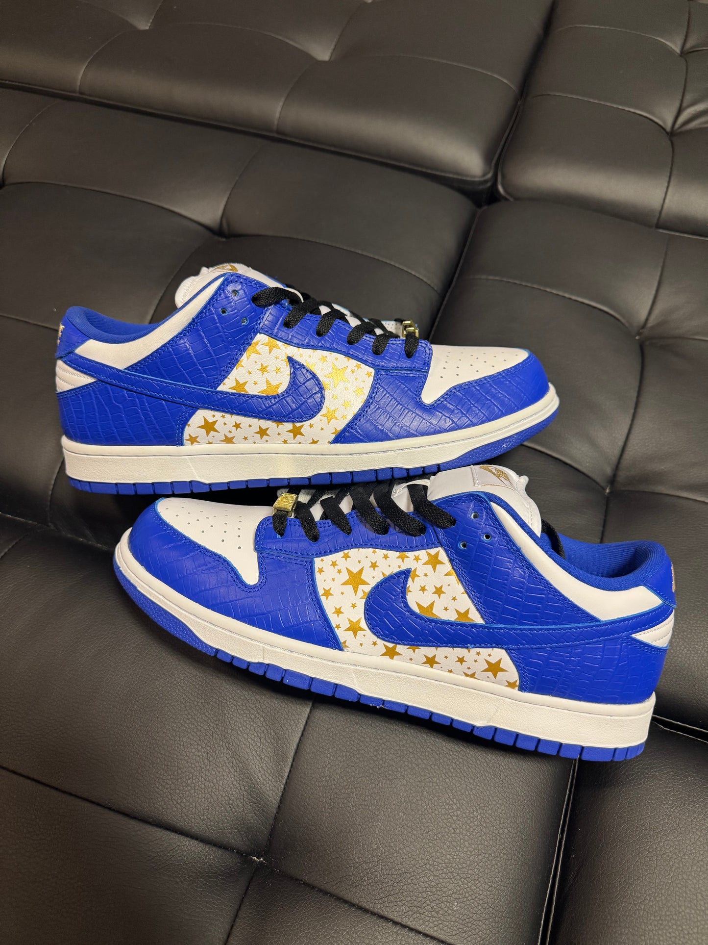 Dunk Low SB Supreme Hyper Royal / Brand New