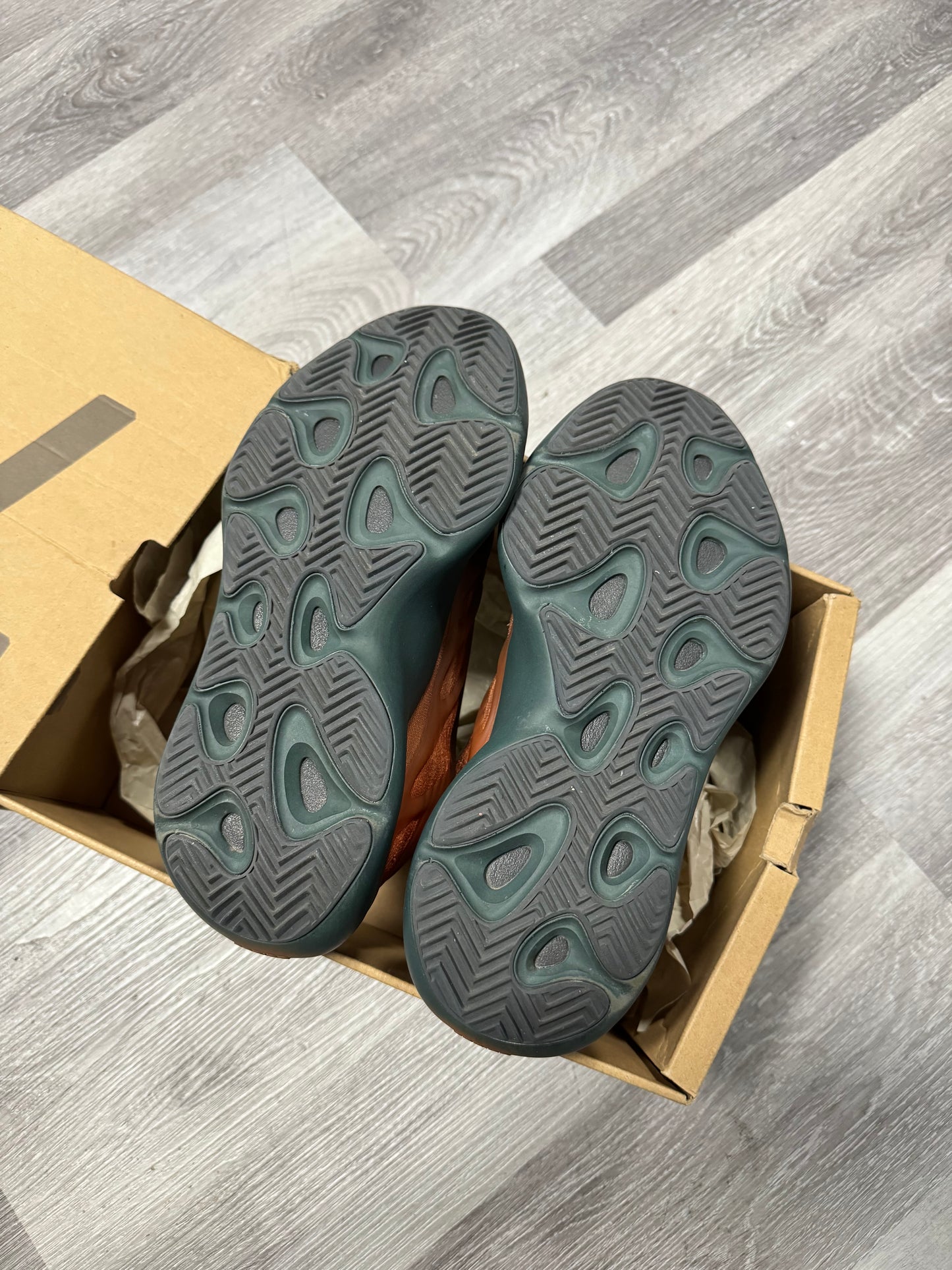 Yeezy 700 Faded Copper / Preowned