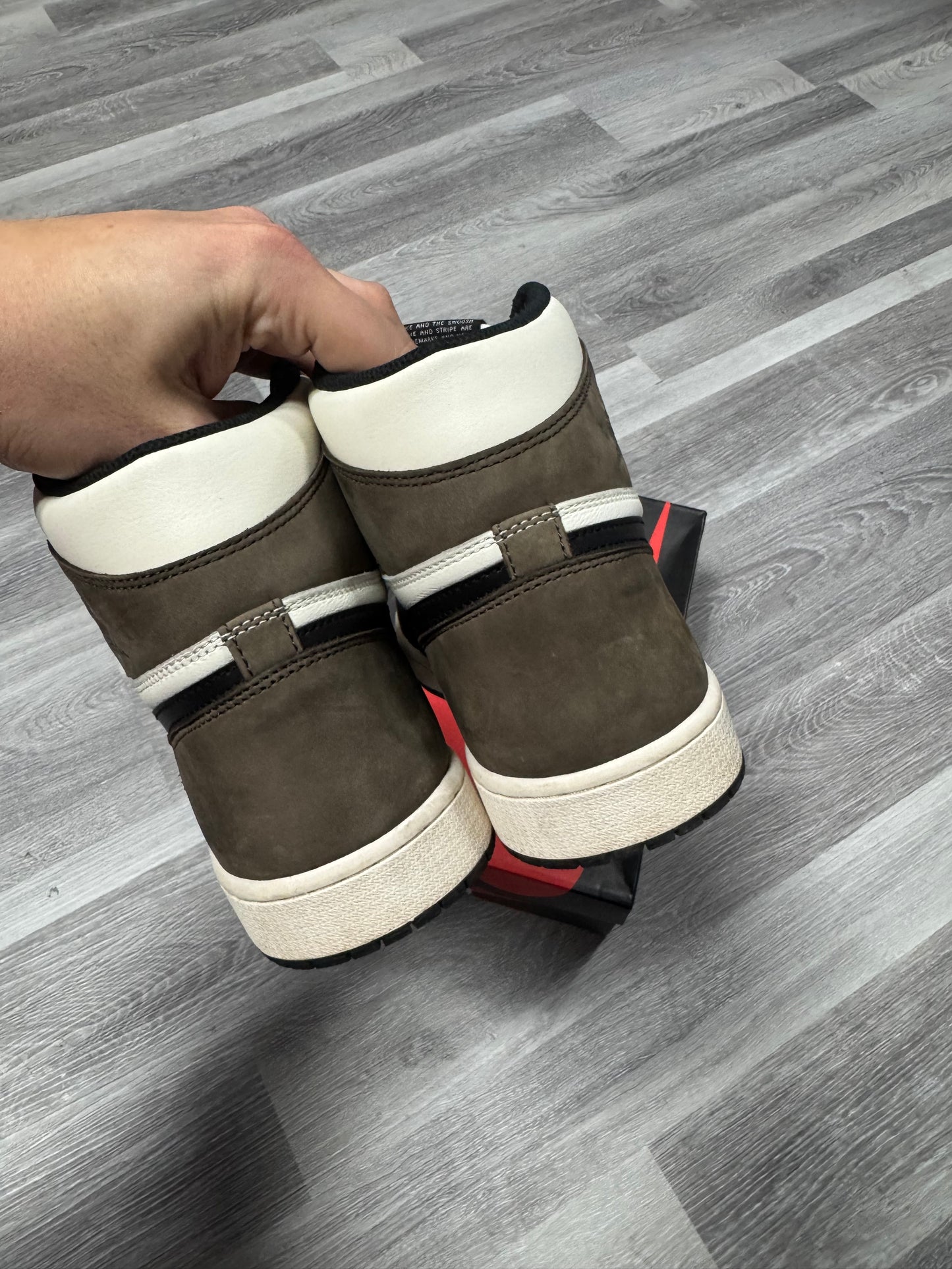 Jordan 1 Mocha / Preowned