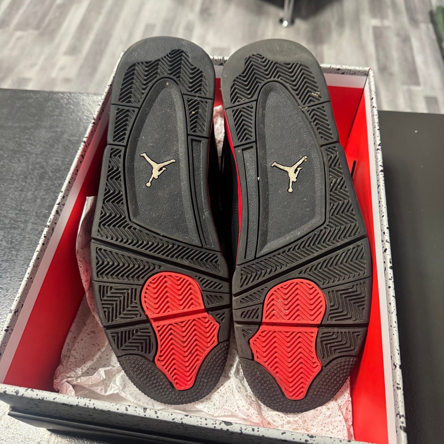 Jordan 4 Red Thunder / Preowned