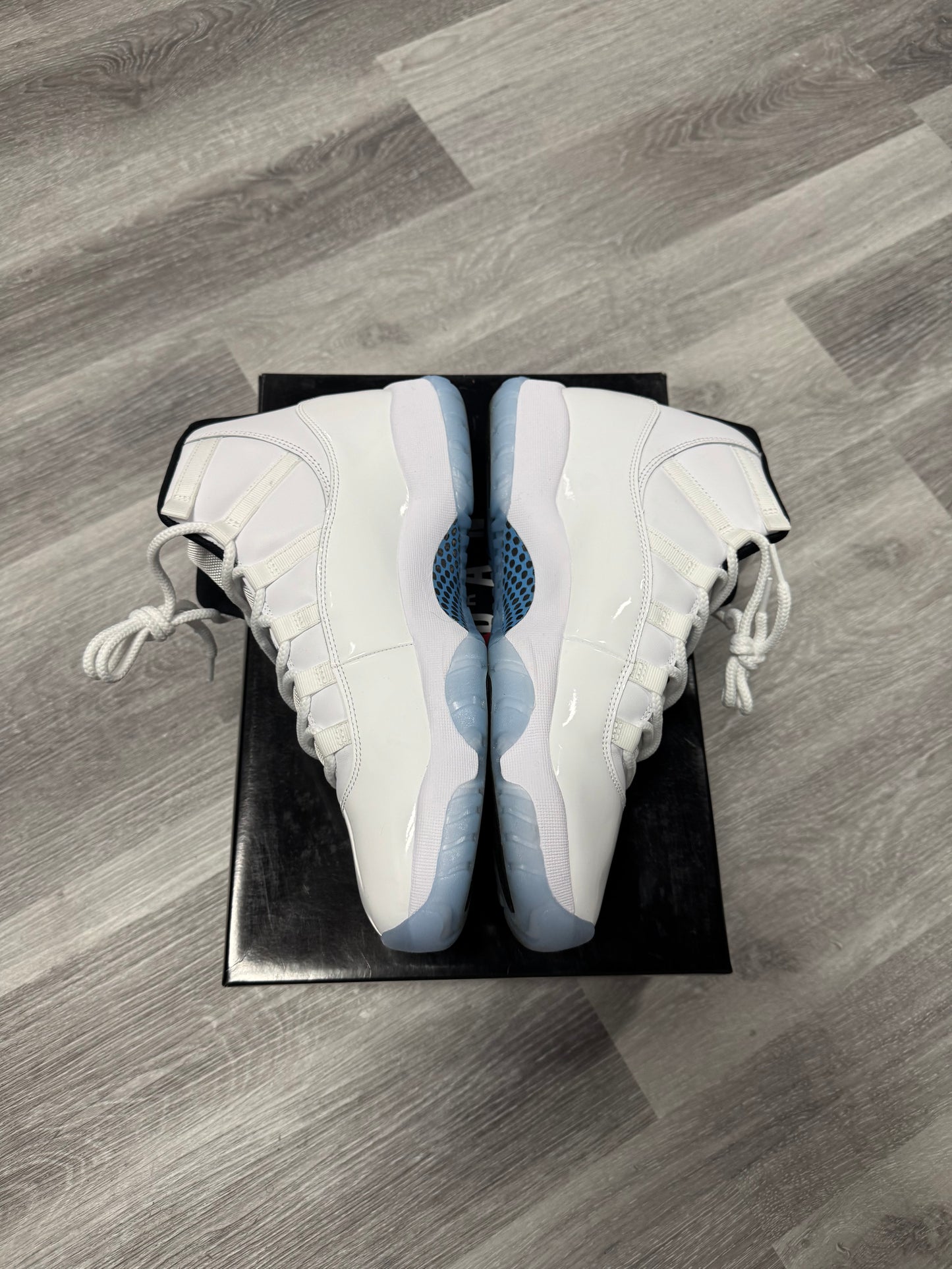 Jordan 11 Legend Blue / Preowned