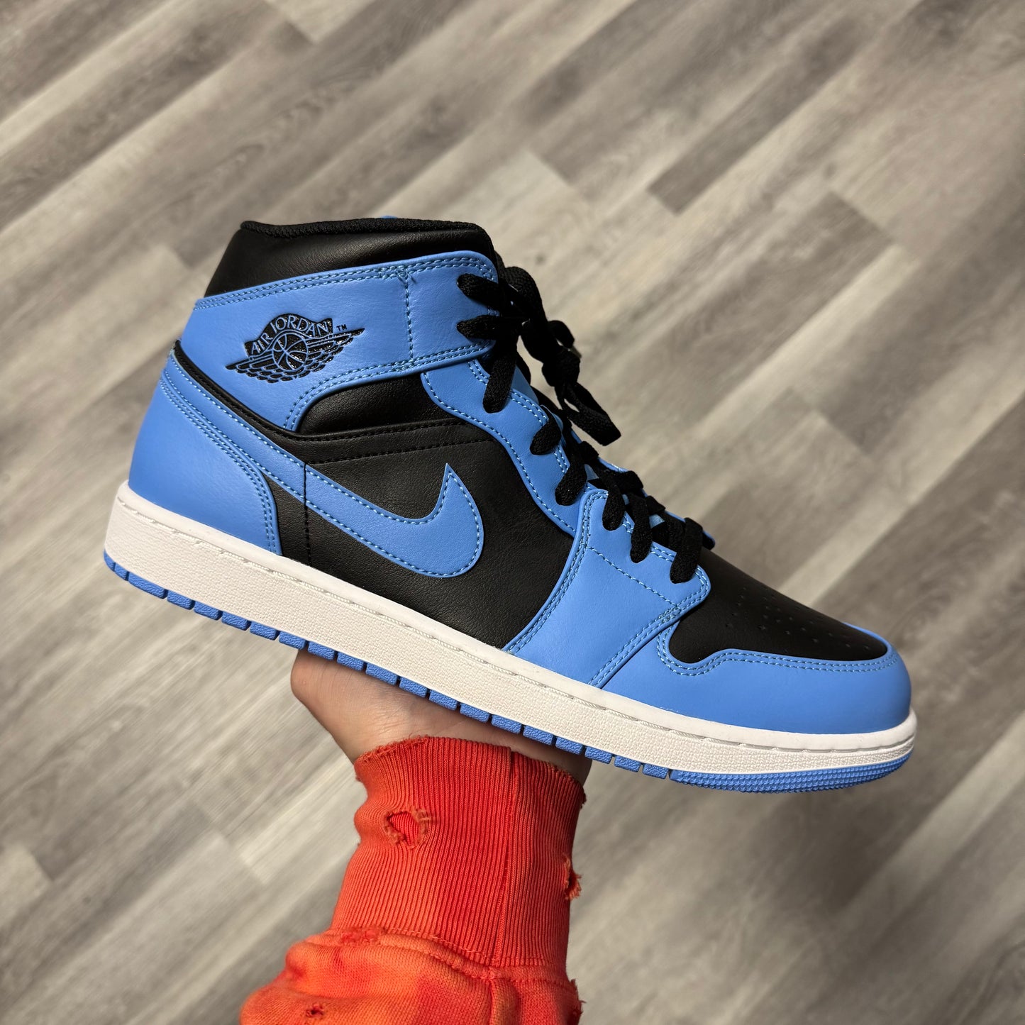 Jordan 1 Mid University Blue Black / Brand New