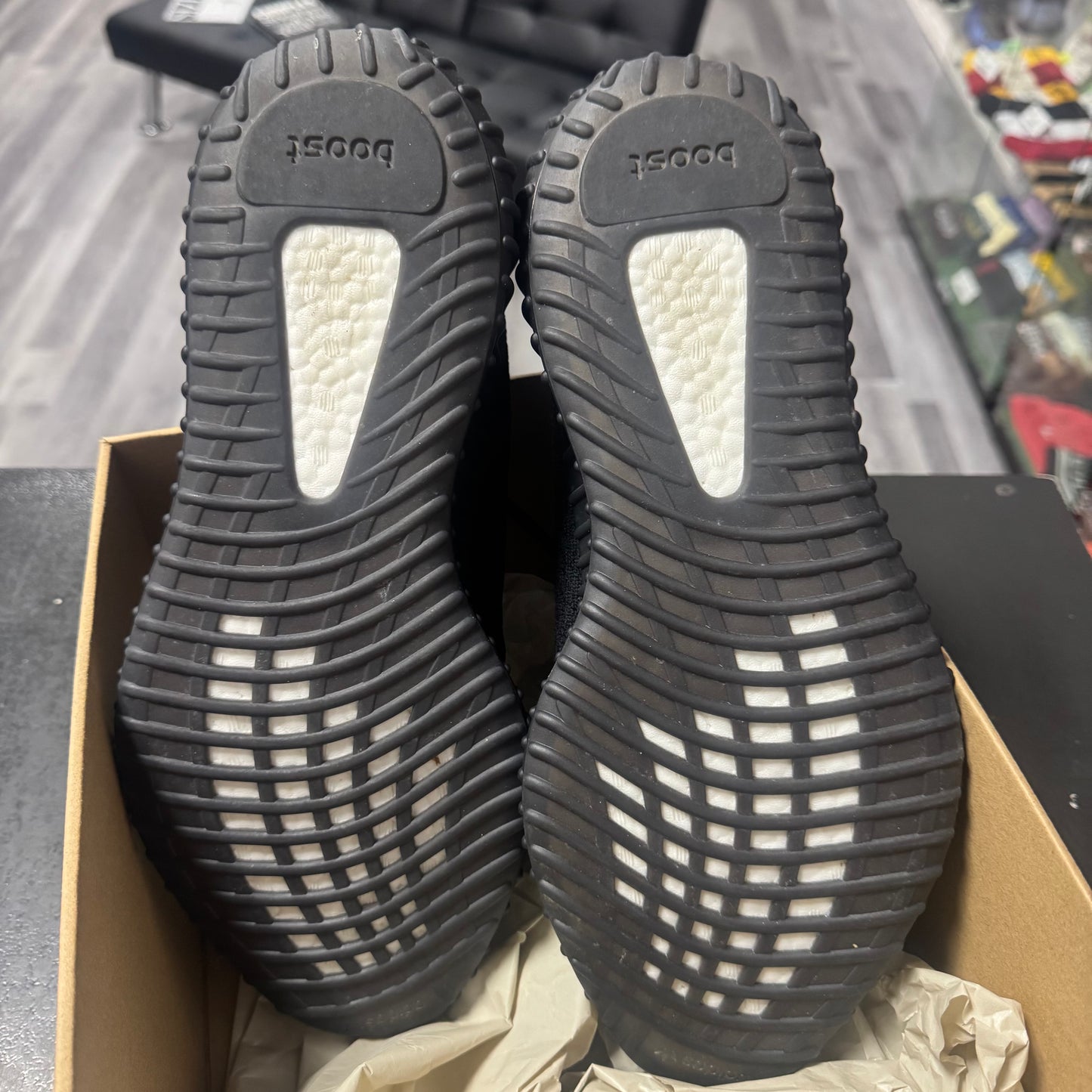 Yeezy Boost 350 V2 (Black/Red) / Preowned