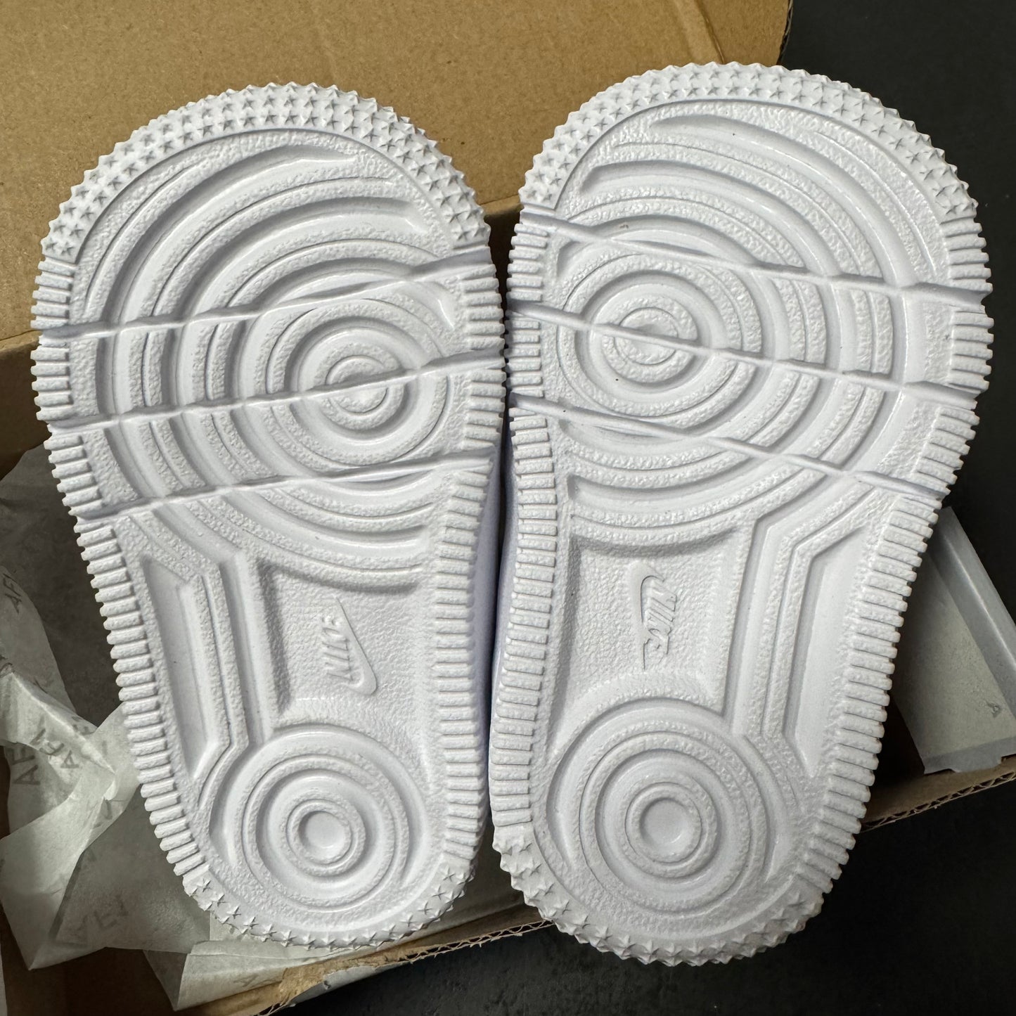 Air Force 1 Low All White / Preowned
