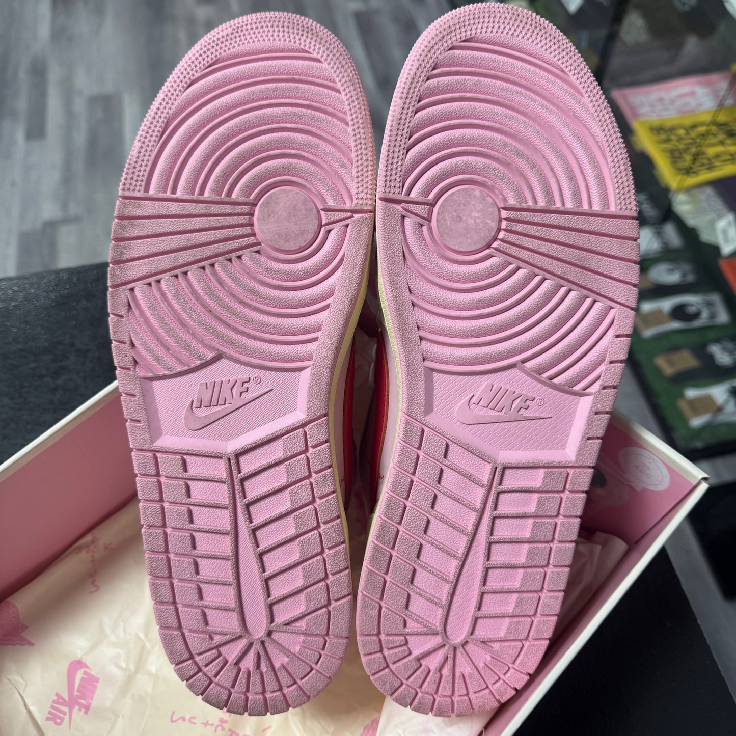 Jordan 1 Low Travis Scott Tropical Pink / Preowned