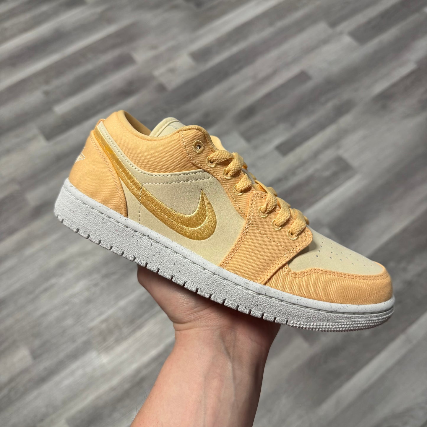 Jordan 1 Low Celestial Gold / Brand New