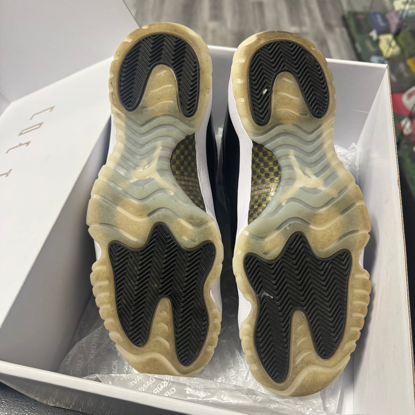 Jordan 11 Gratitude / Preowned