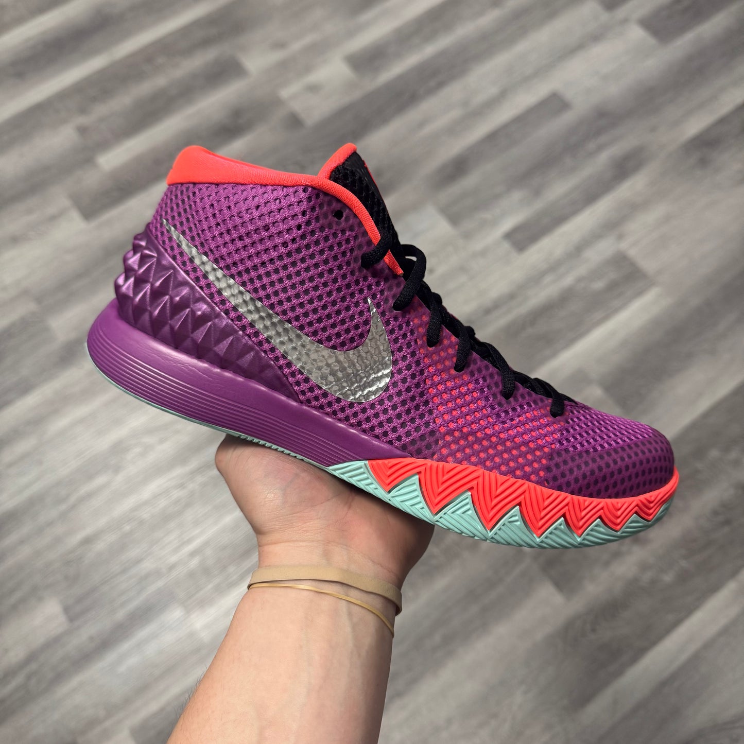 Kyrie 1 Easter / Brand New