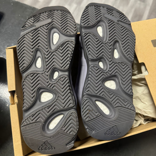 Yeezy 700 MNVN Geode / Preowned