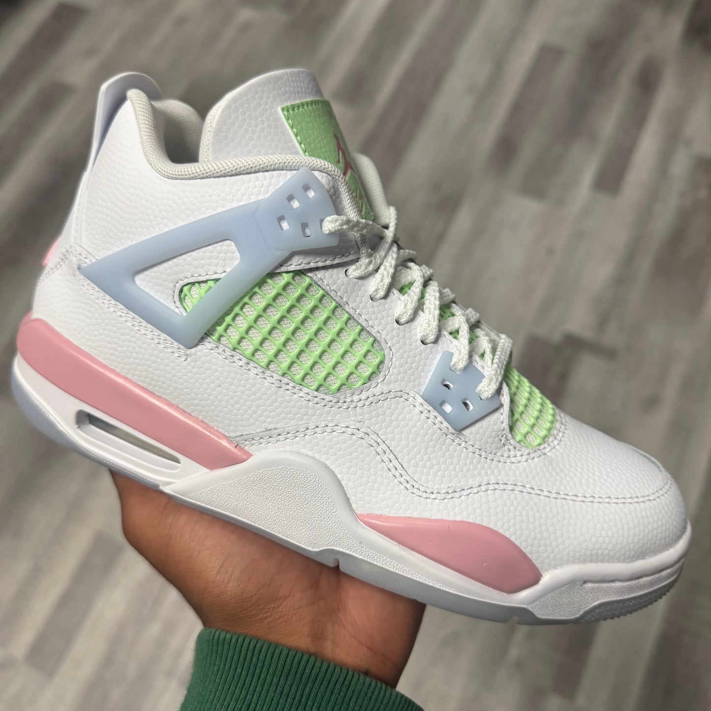 Jordan 4 Valentines Day / Brand New