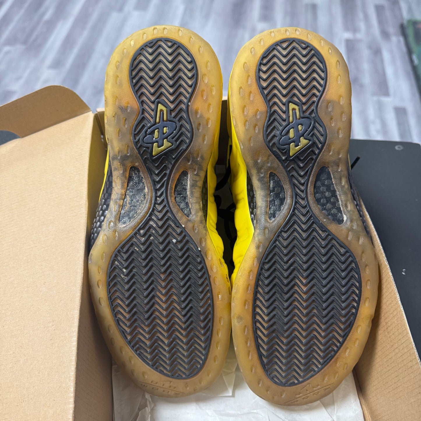 Nike Air Foamposite One Electrolime / Preowned