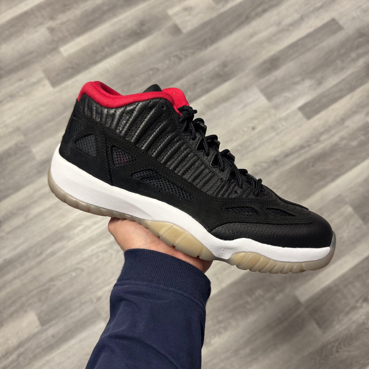 Jordan 11 Low IE Bred / Brand New