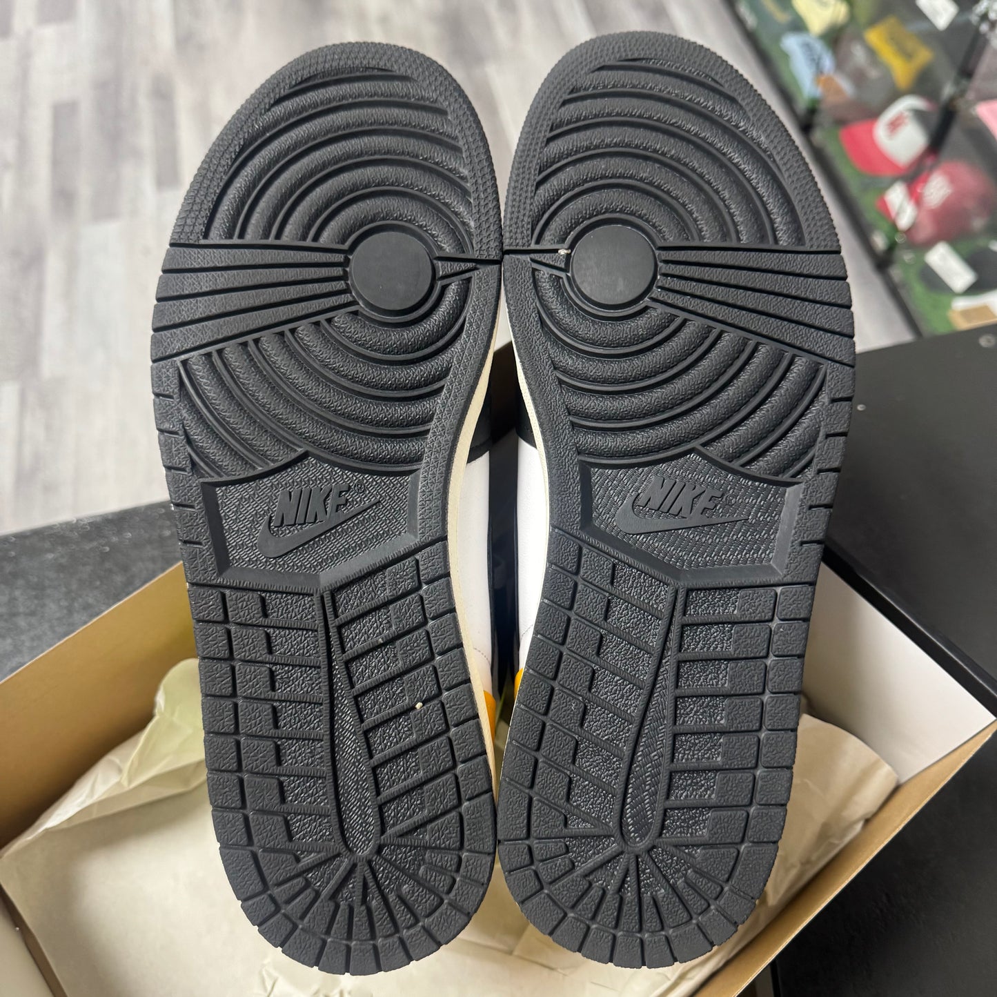 Jordan 1 Volt / Preowned