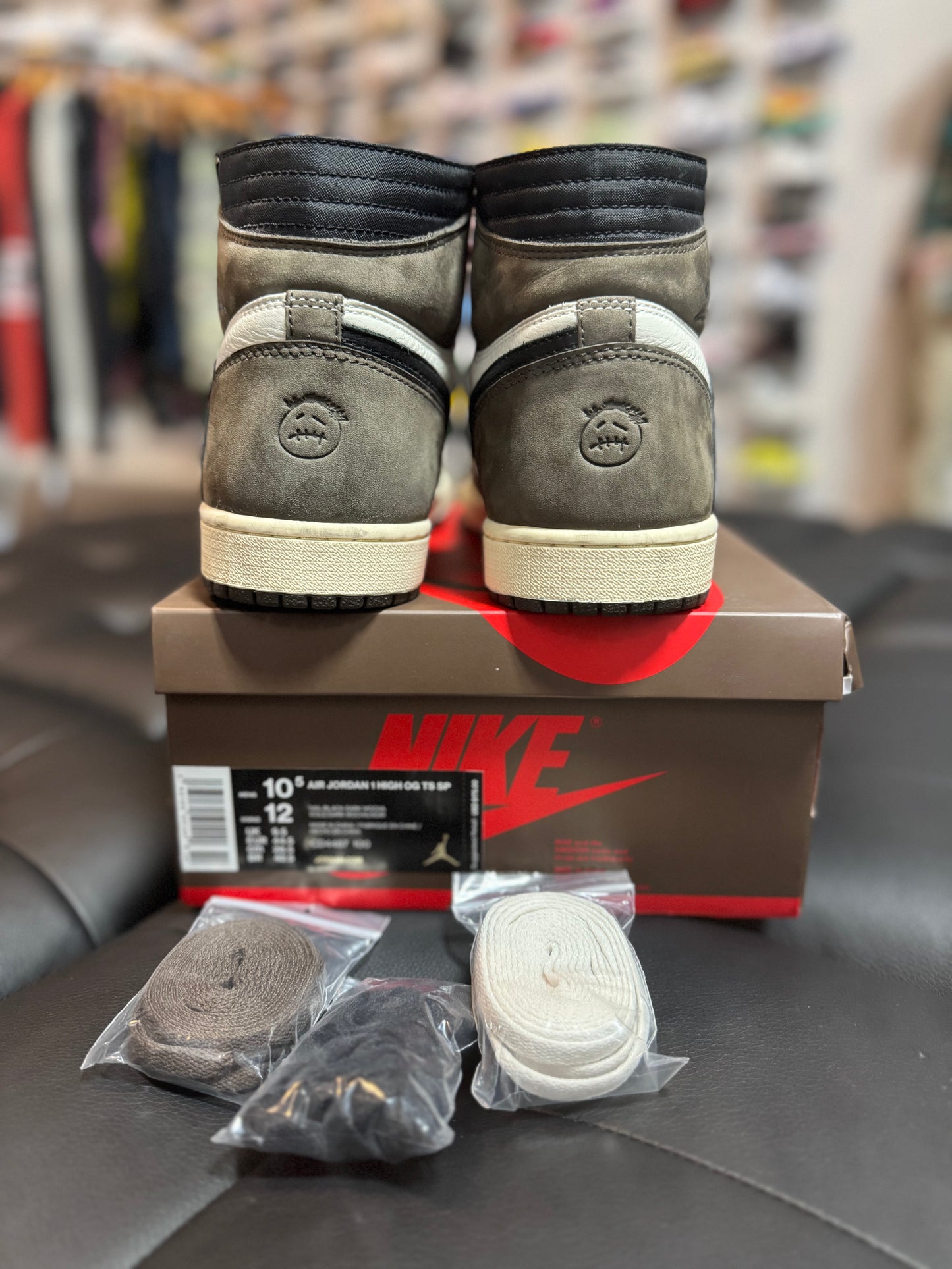 Jordan 1 High Travis Scott Mocha / Preowned