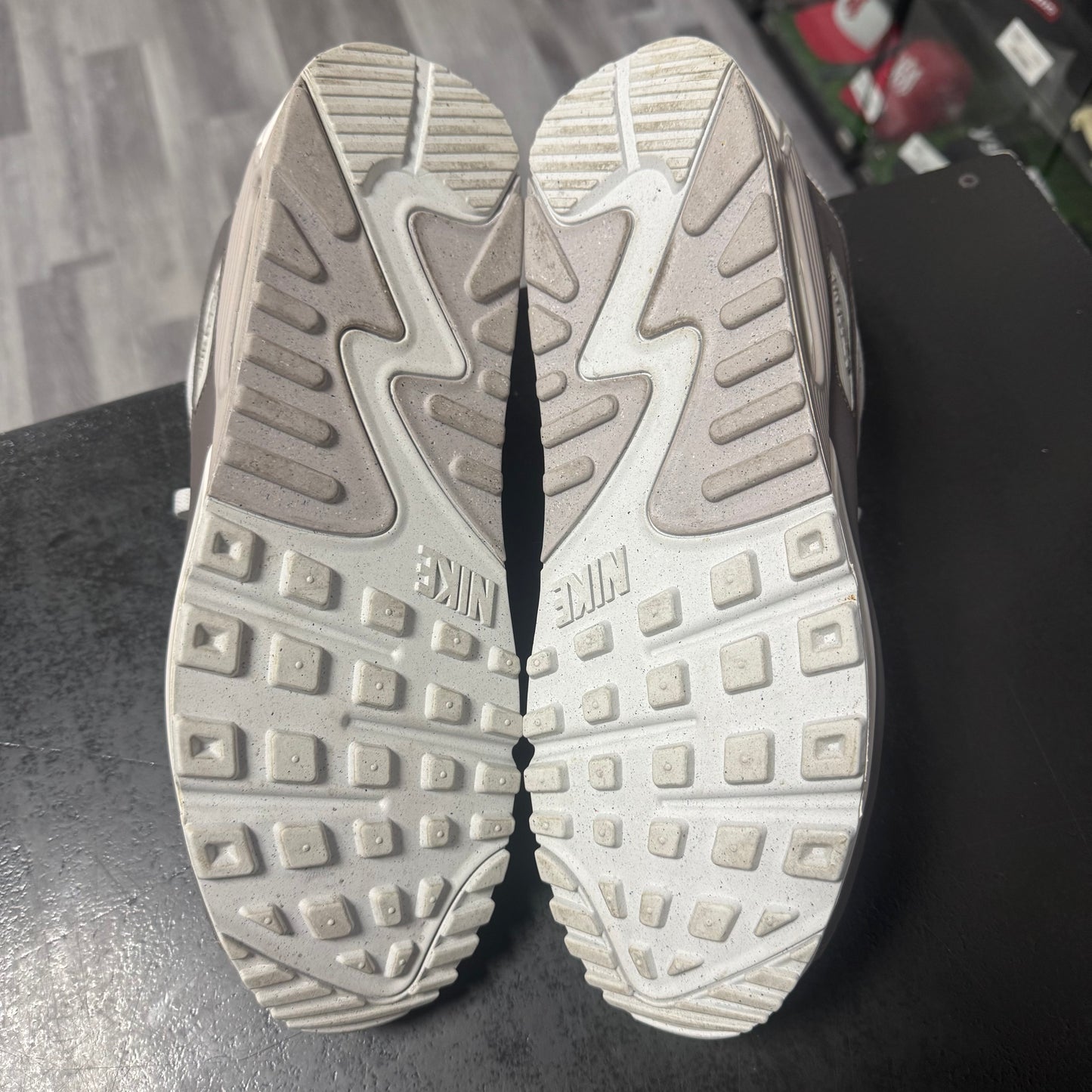 Air Max 90 Photon Dust Light Iron Ore / Preowned