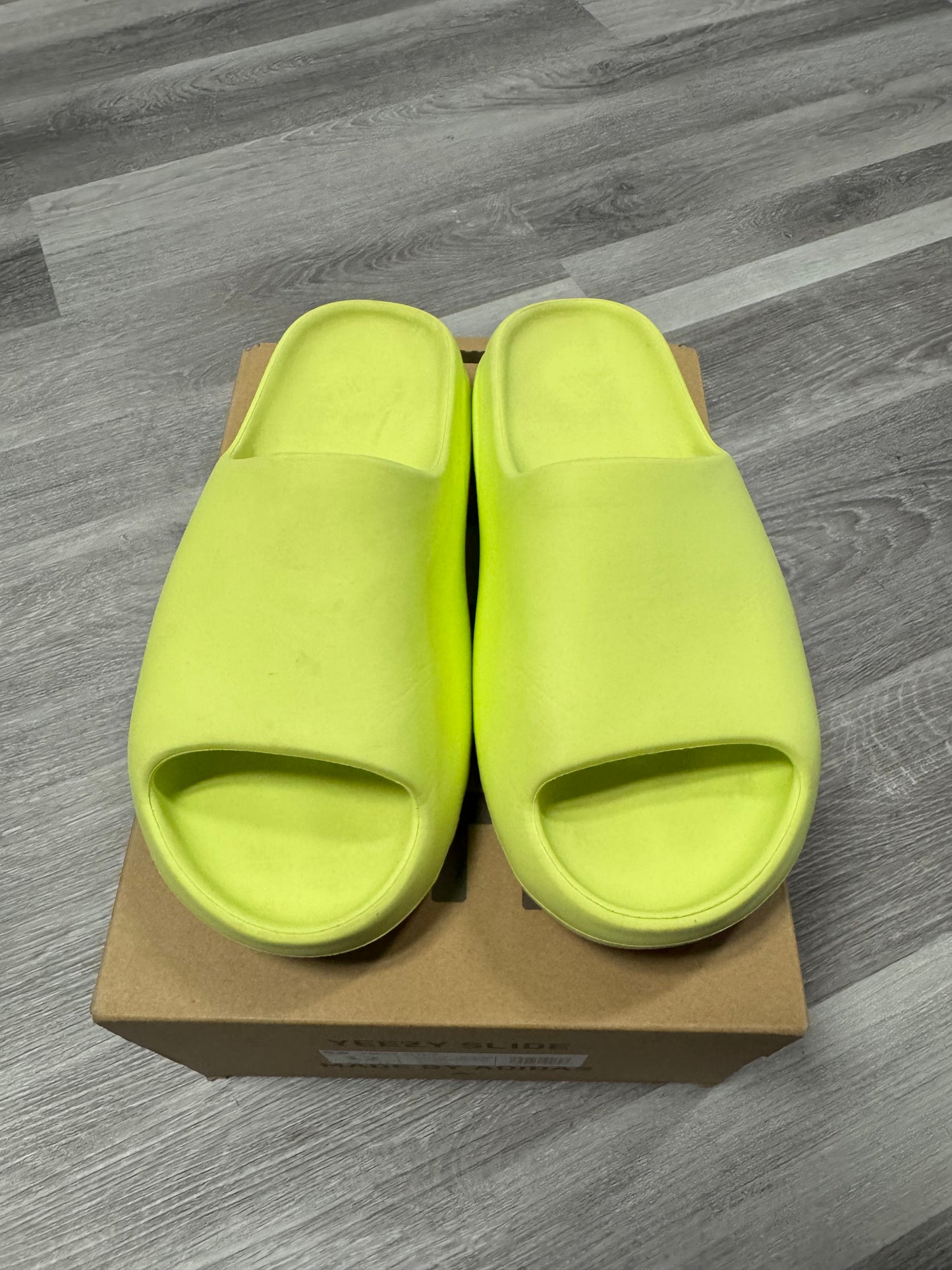 Yeezy Slide Green Glow / Preowned