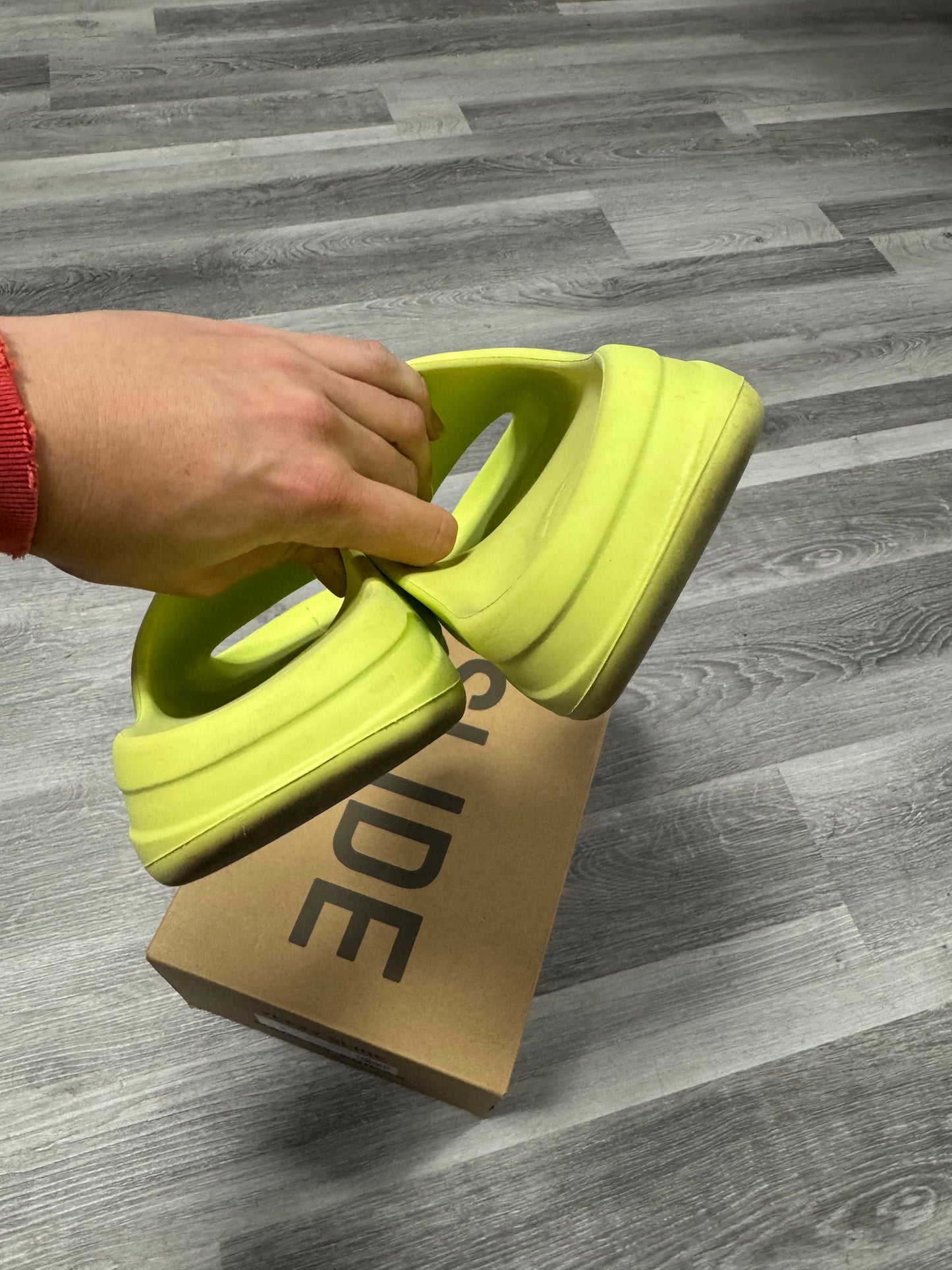 Yeezy Slide Green Glow / Preowned