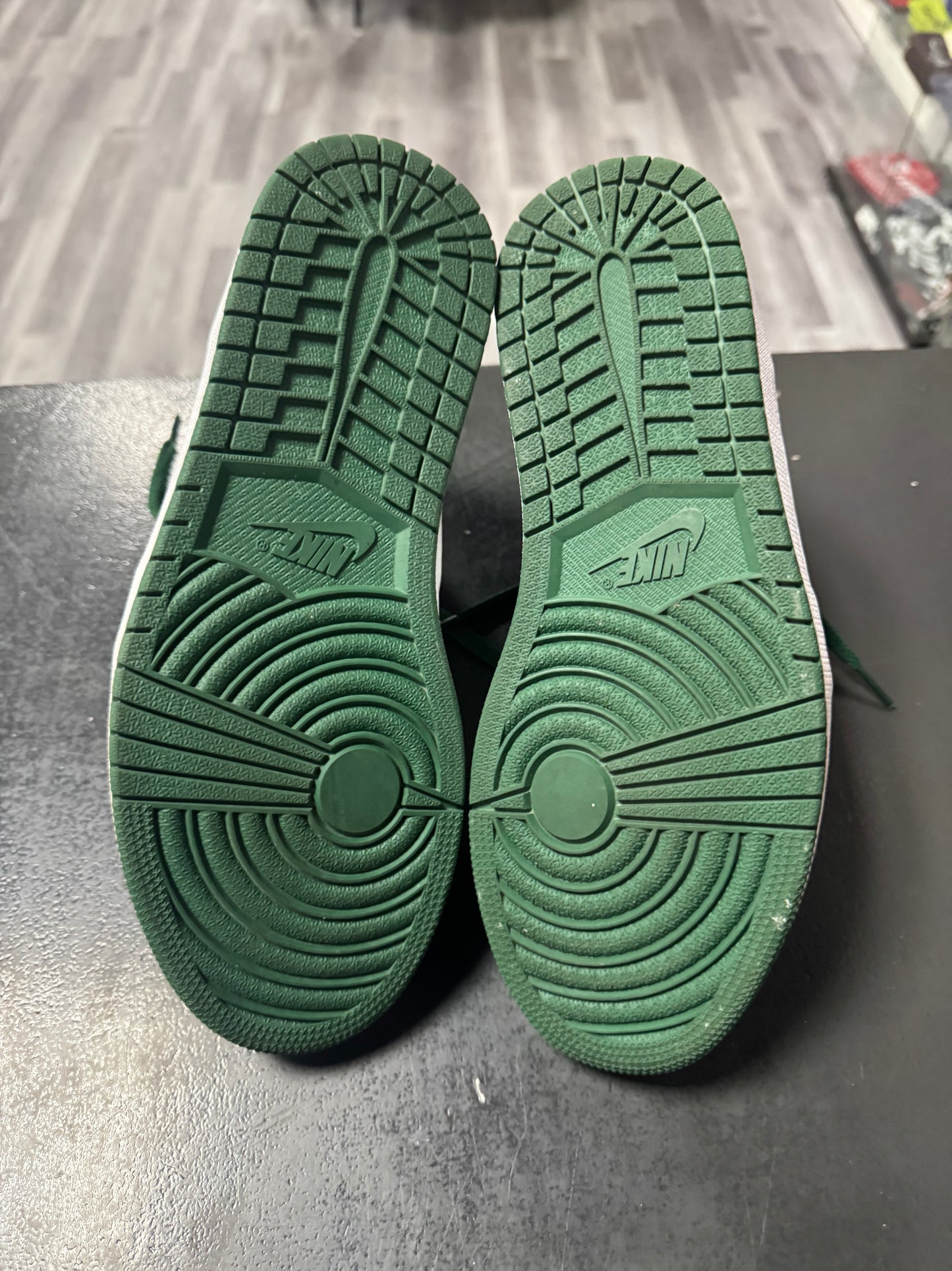 Jordan 1 Gorge Green / Preowned