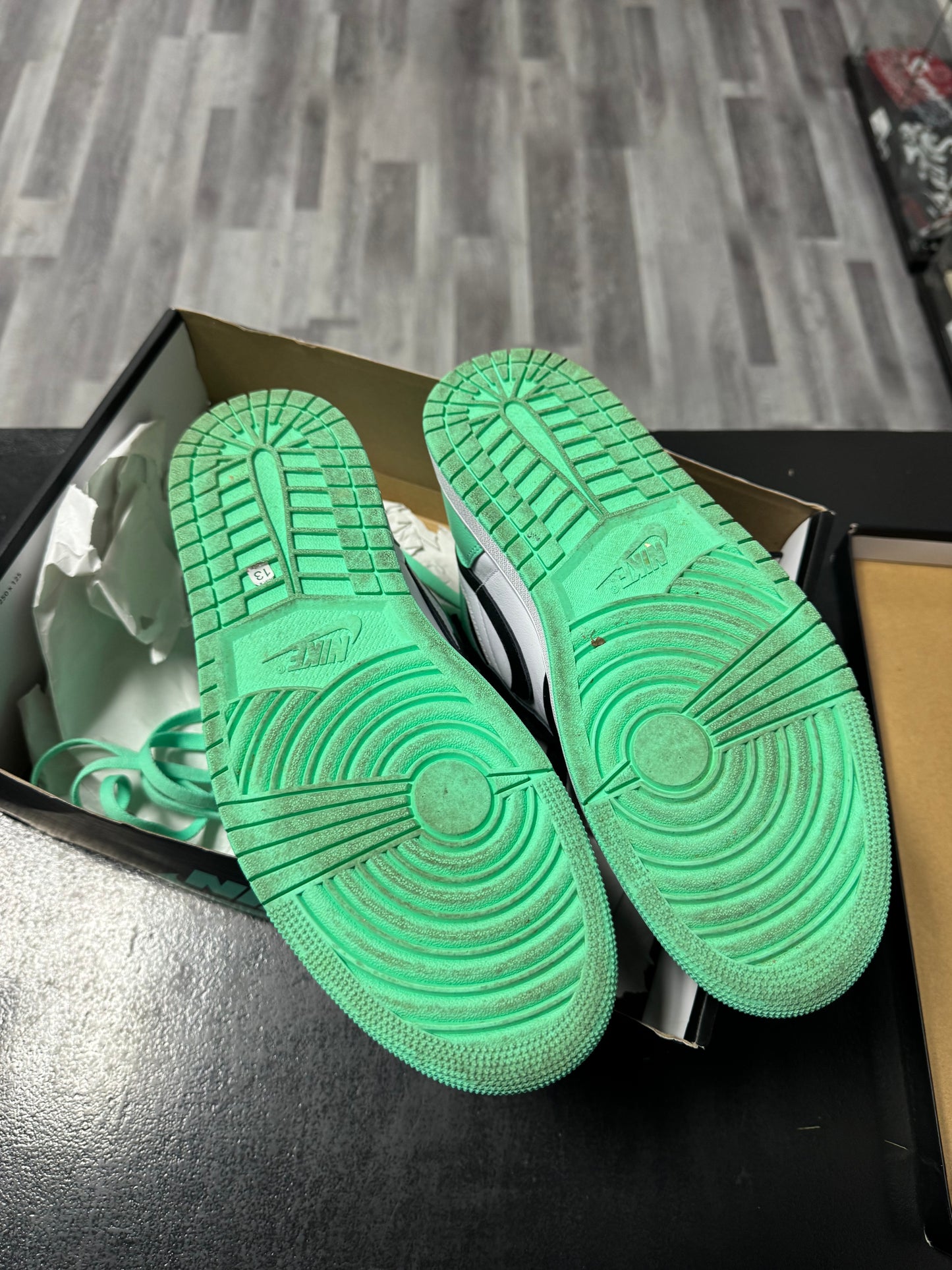 Jordan 1 Green Glow / Preowned