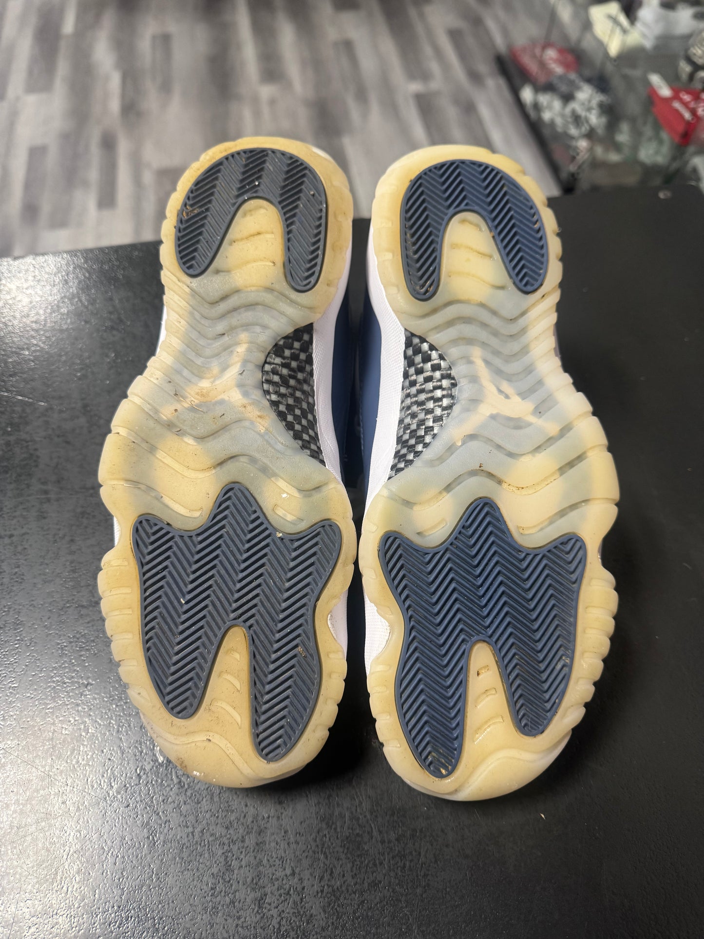 Jordan 11 Low Diffused Blue / Preowned