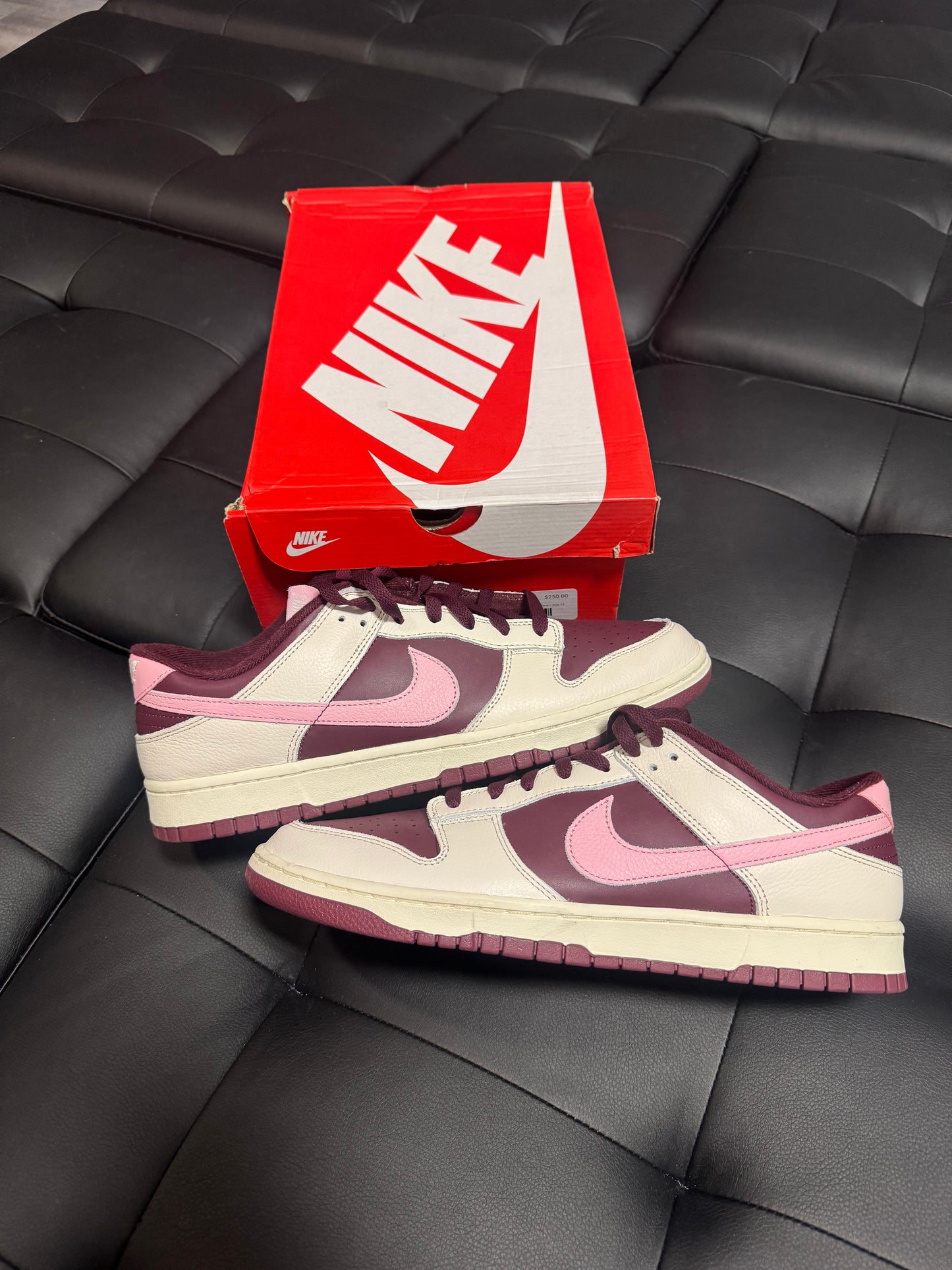 Dunk Low Valentines Day / Preowned