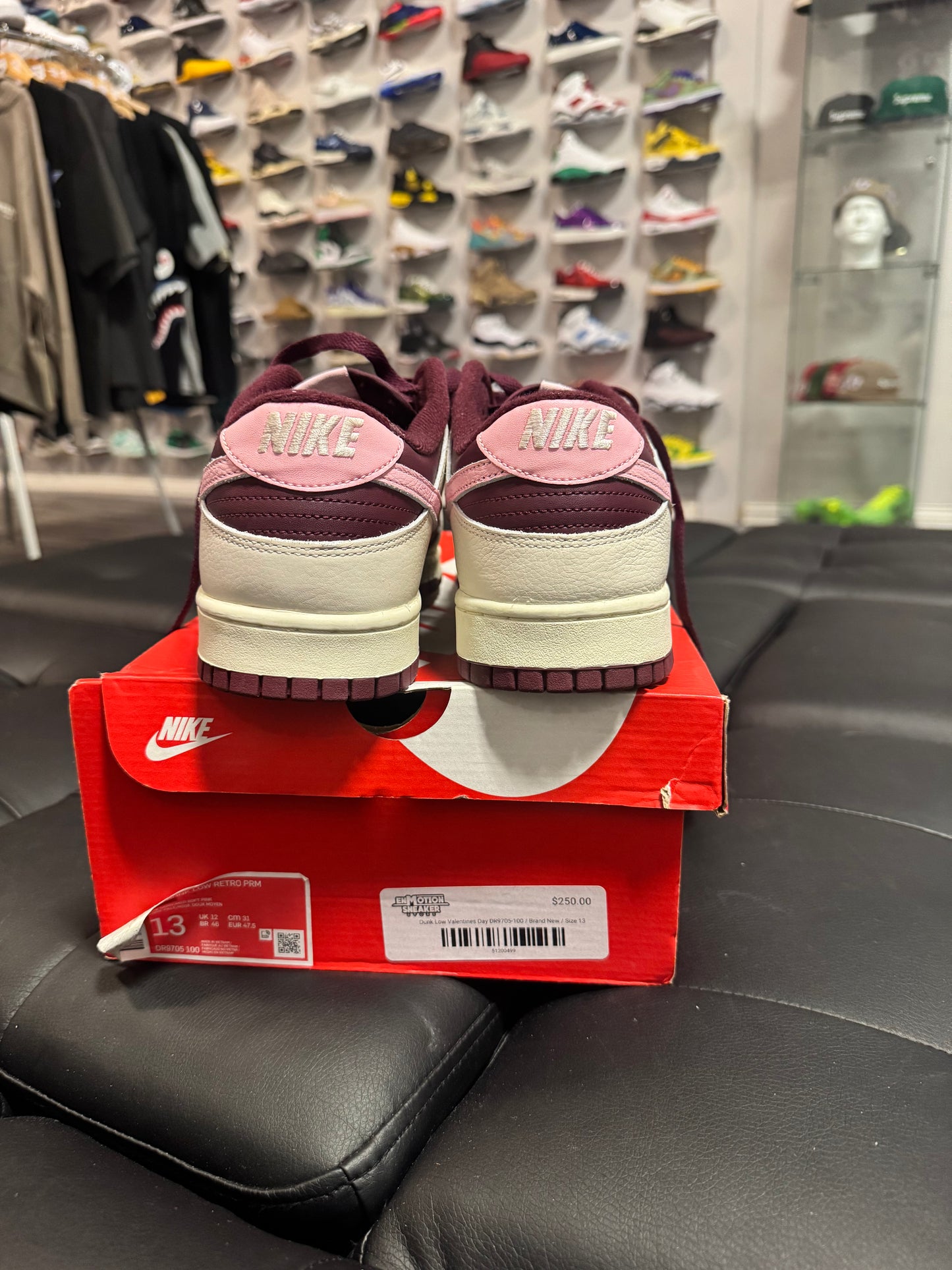 Dunk Low Valentines Day / Preowned