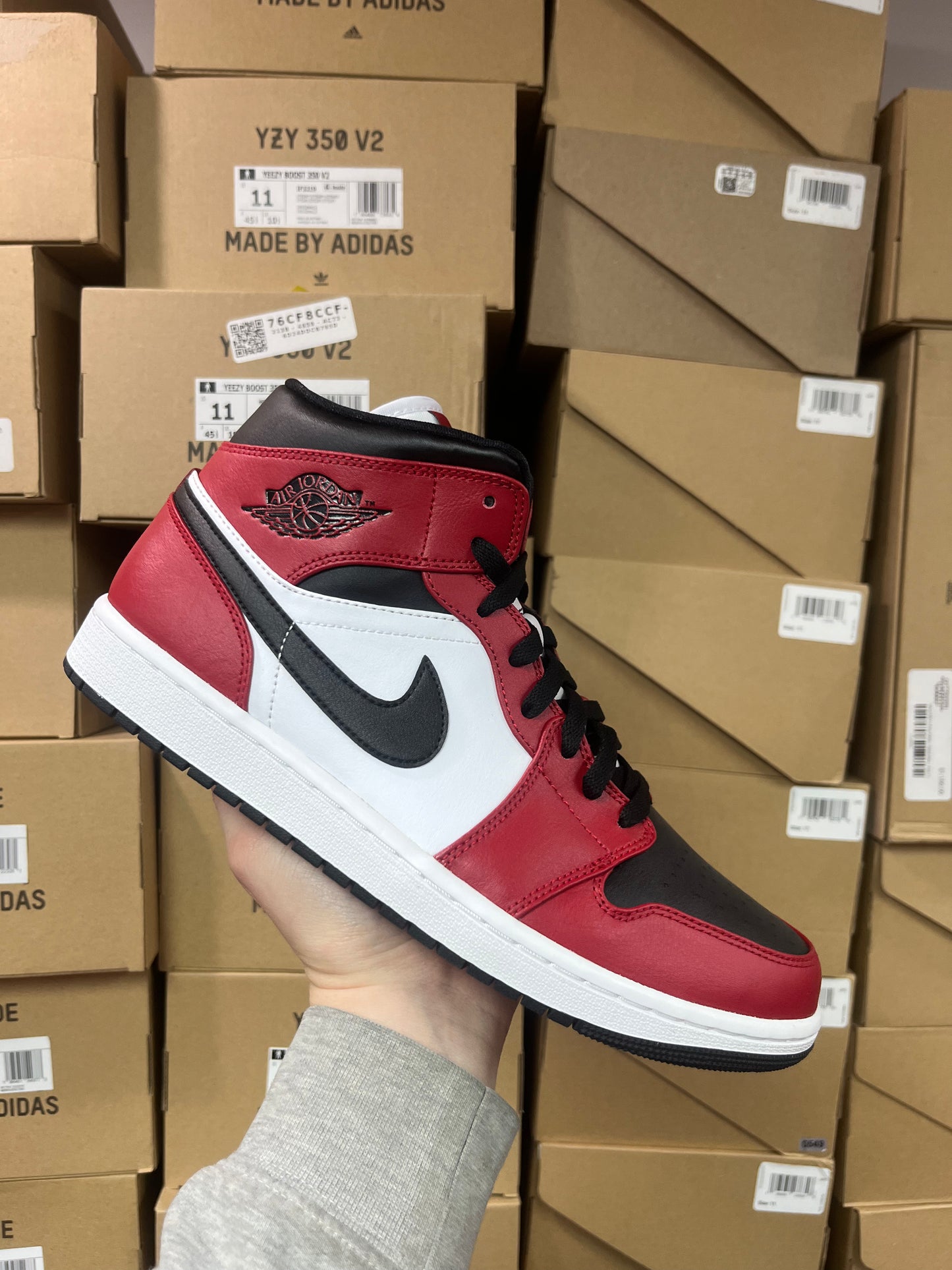 Jordan 1 Mid Chicago Black Toe / Brand New
