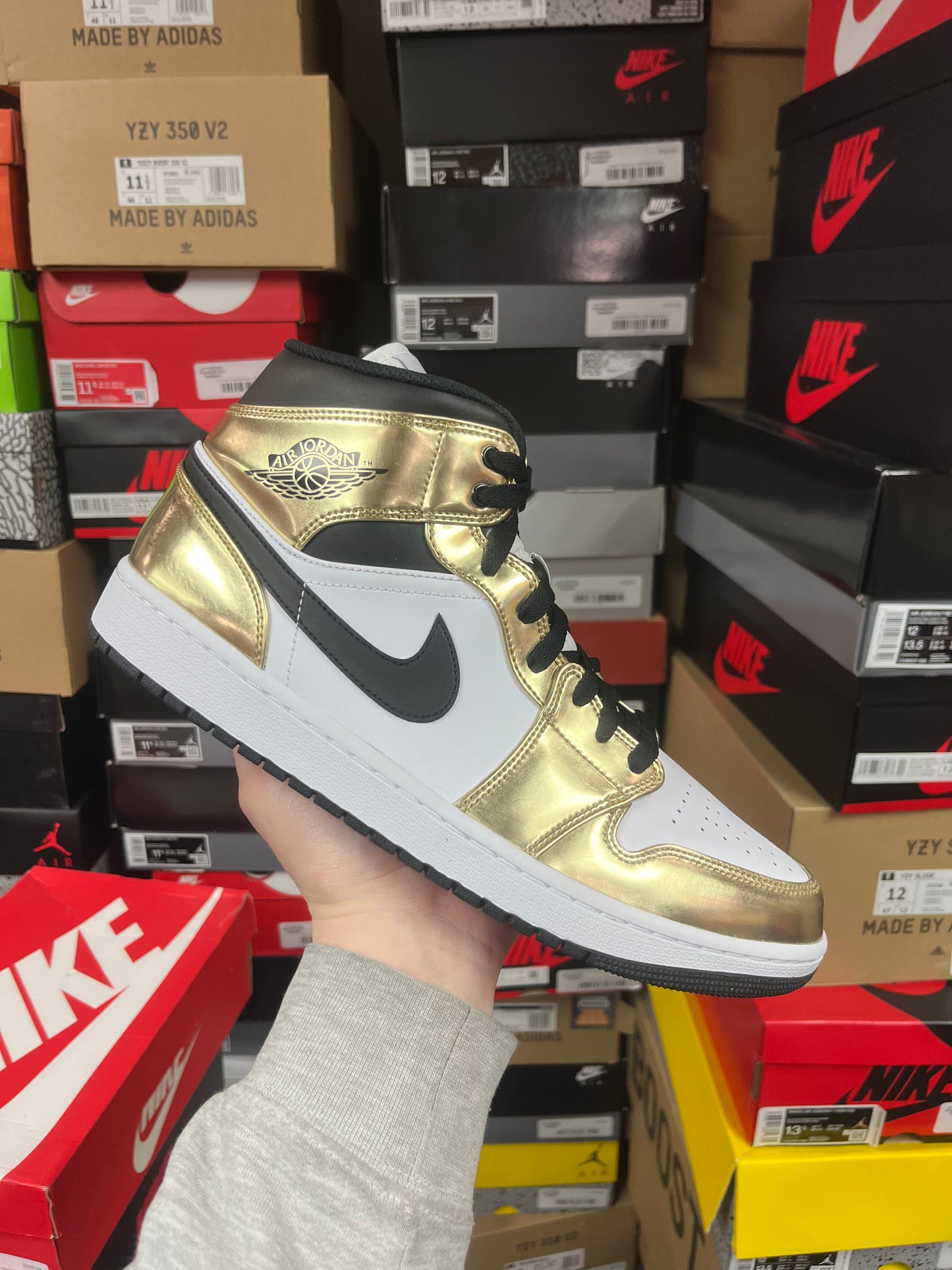 Jordan 1 Mid Metallic Gold Medal / Brand New