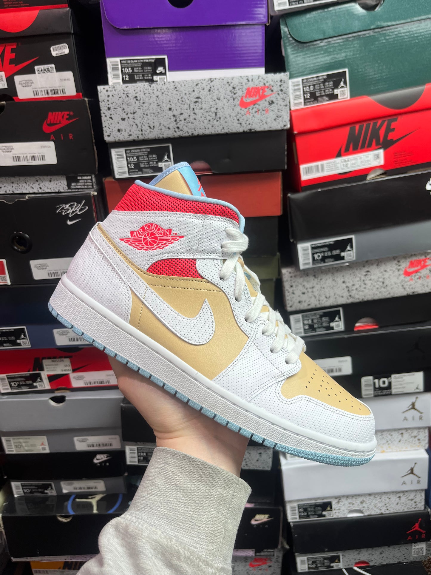 Jordan 1 Mid Sesame cz0774-200 / Brand New