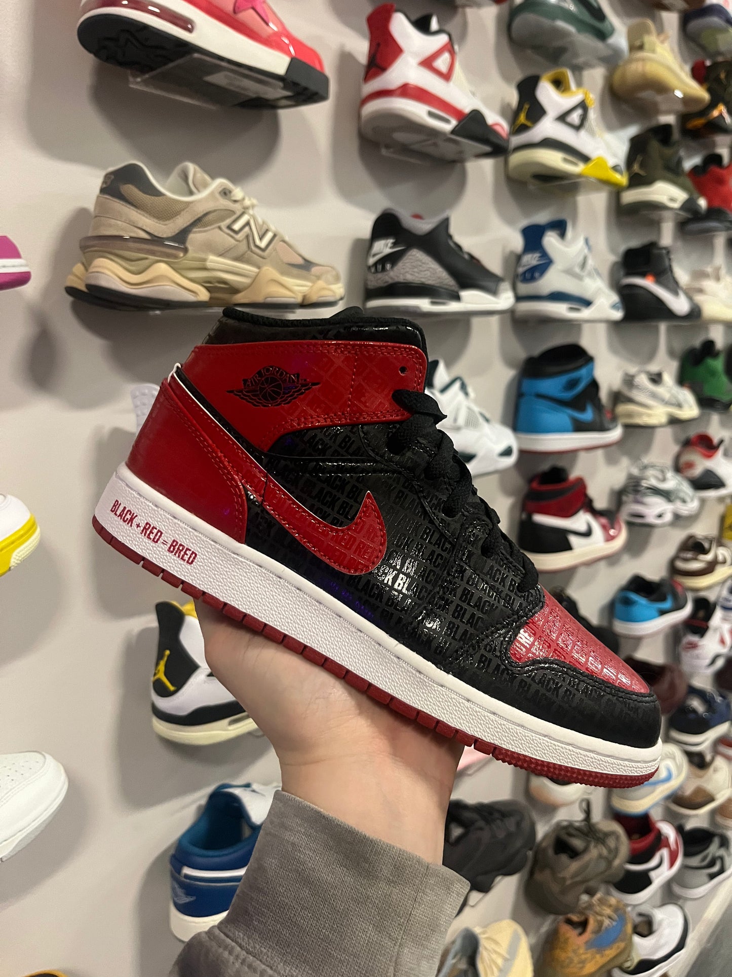 Jordan 1 Mid Black+Red / Brand New