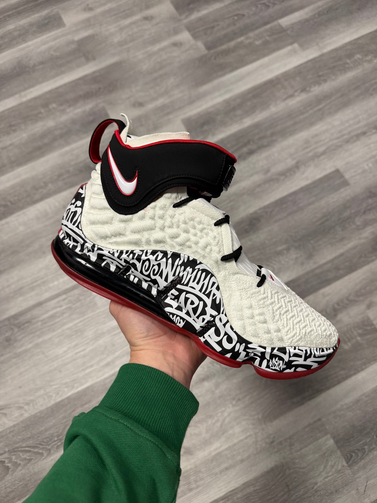 LeBron 17 Graffiti / Brand New