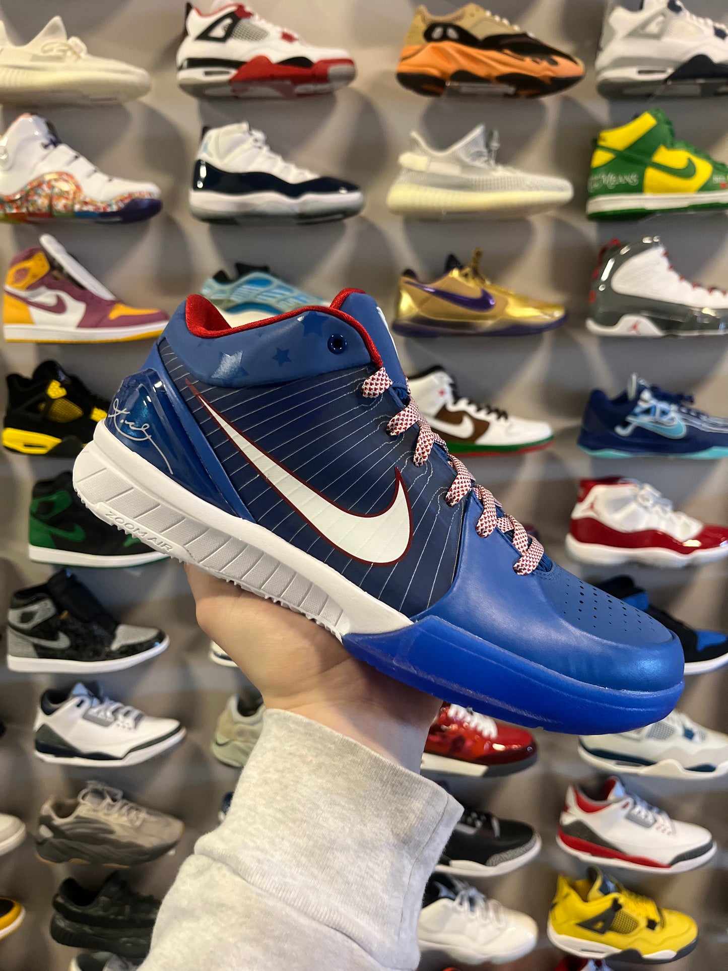 Kobe 4 Philly / Brand New