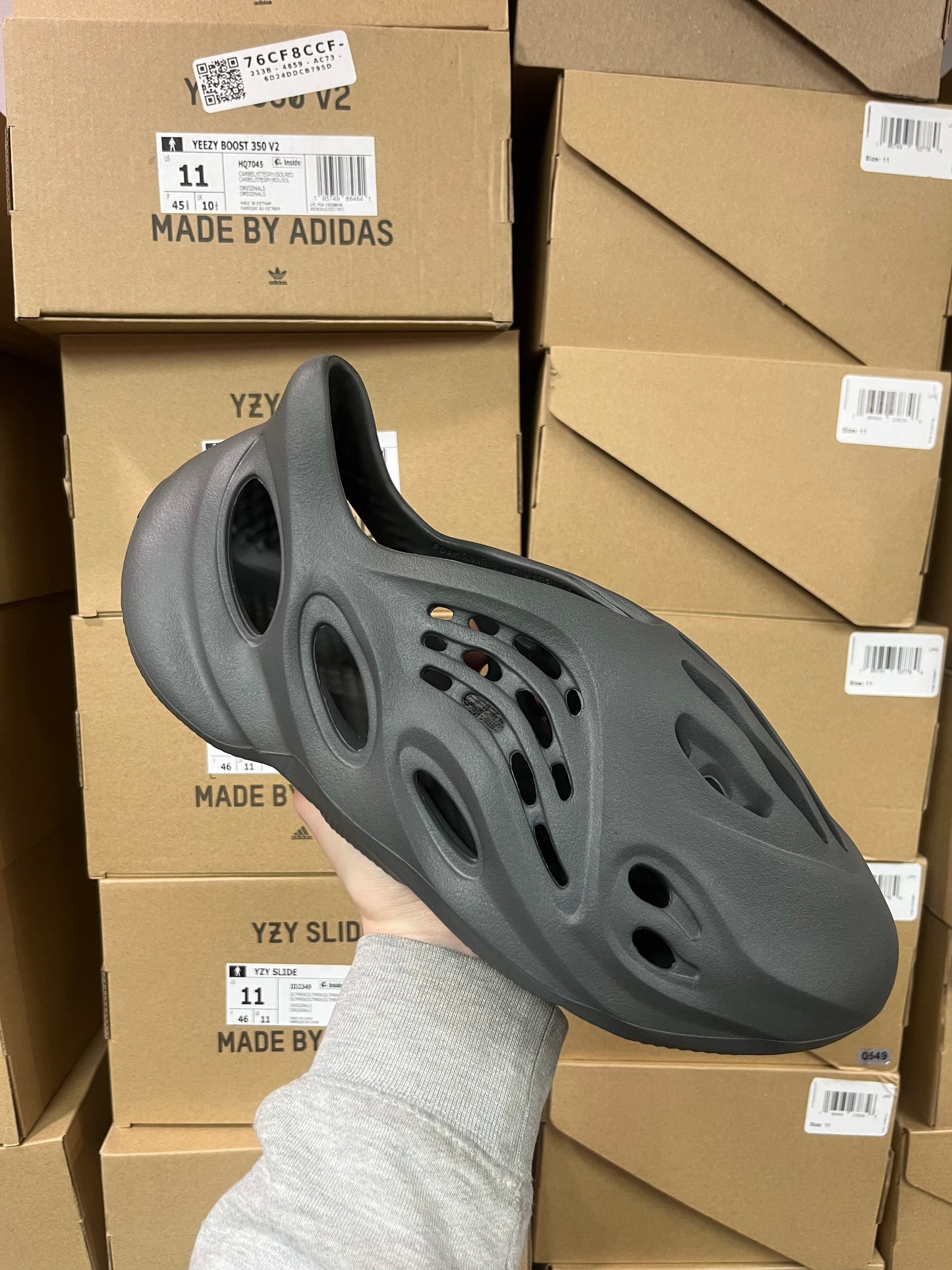Yeezy Foam Runner Carbon / Brand New