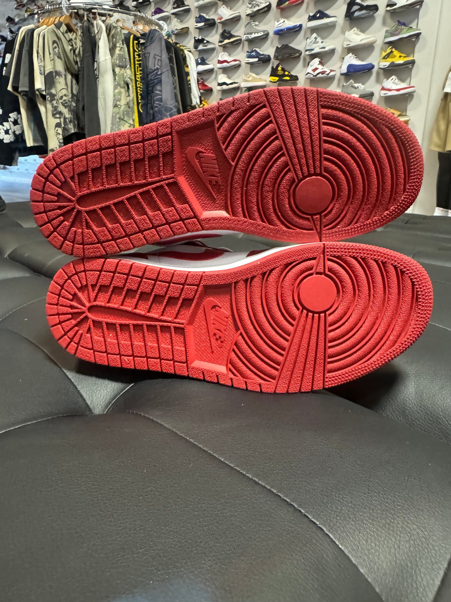 Jordan 1 Low Gym Red / Preowned