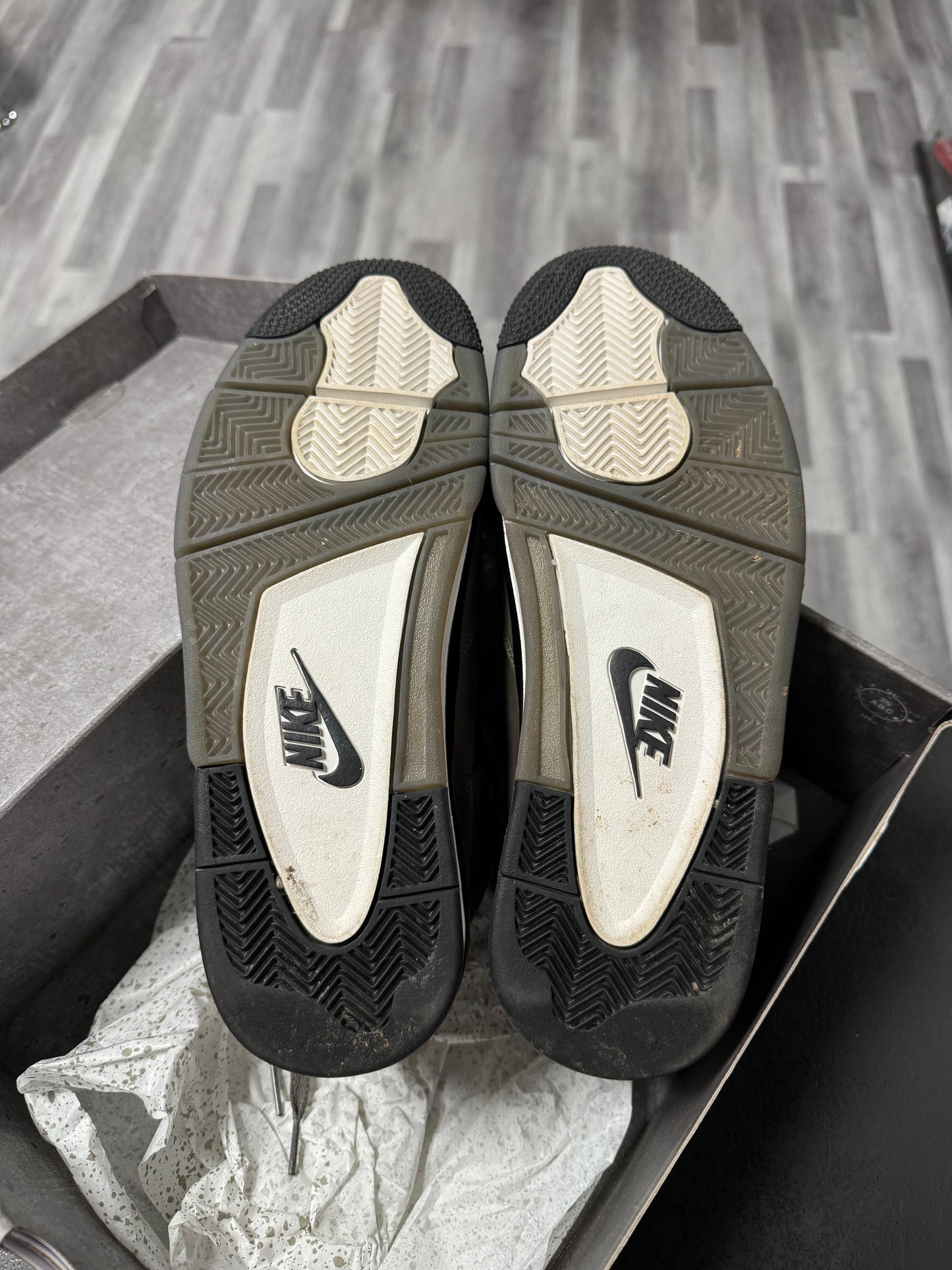 Jordan 4 Cave Stone / Preowned