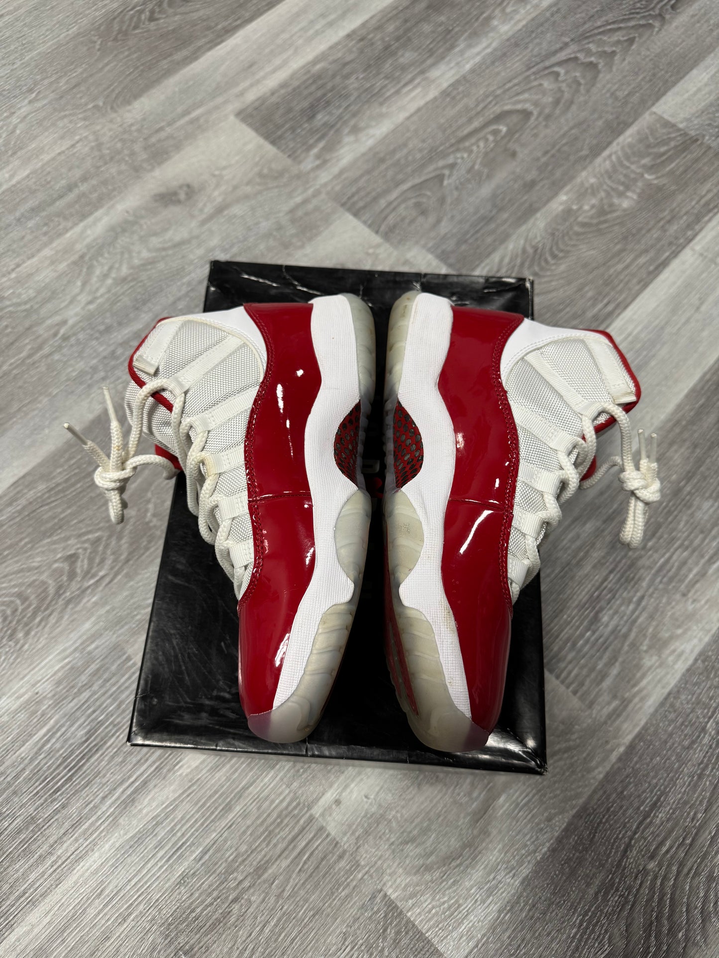 Jordan 11 Cherry / Preowned