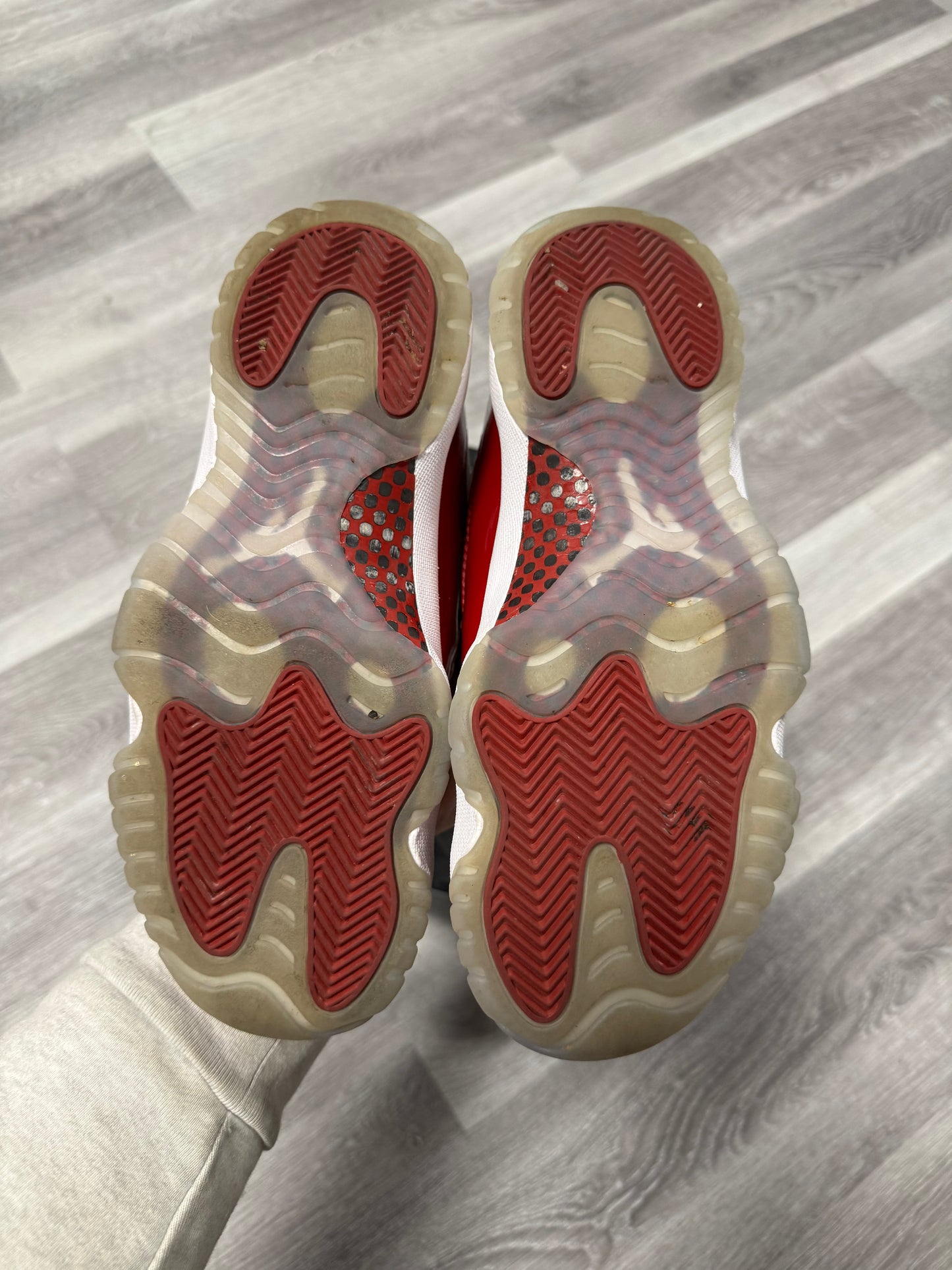 Jordan 11 Cherry / Preowned