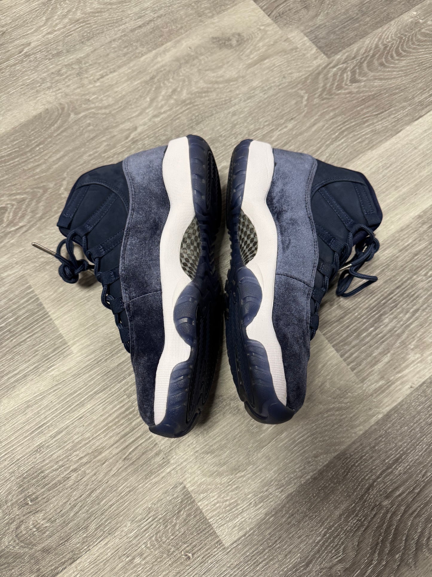 Jordan 11 Midnight Navy / Preowned