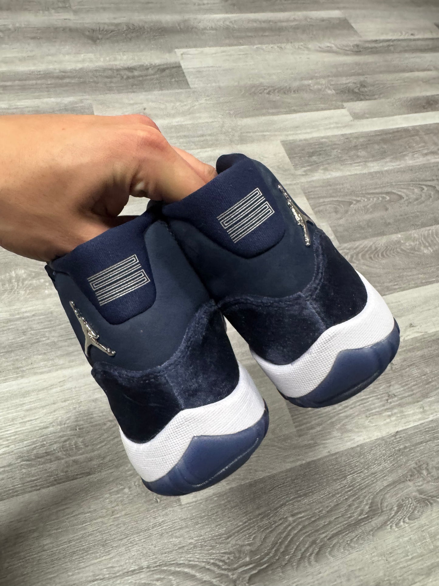 Jordan 11 Midnight Navy / Preowned