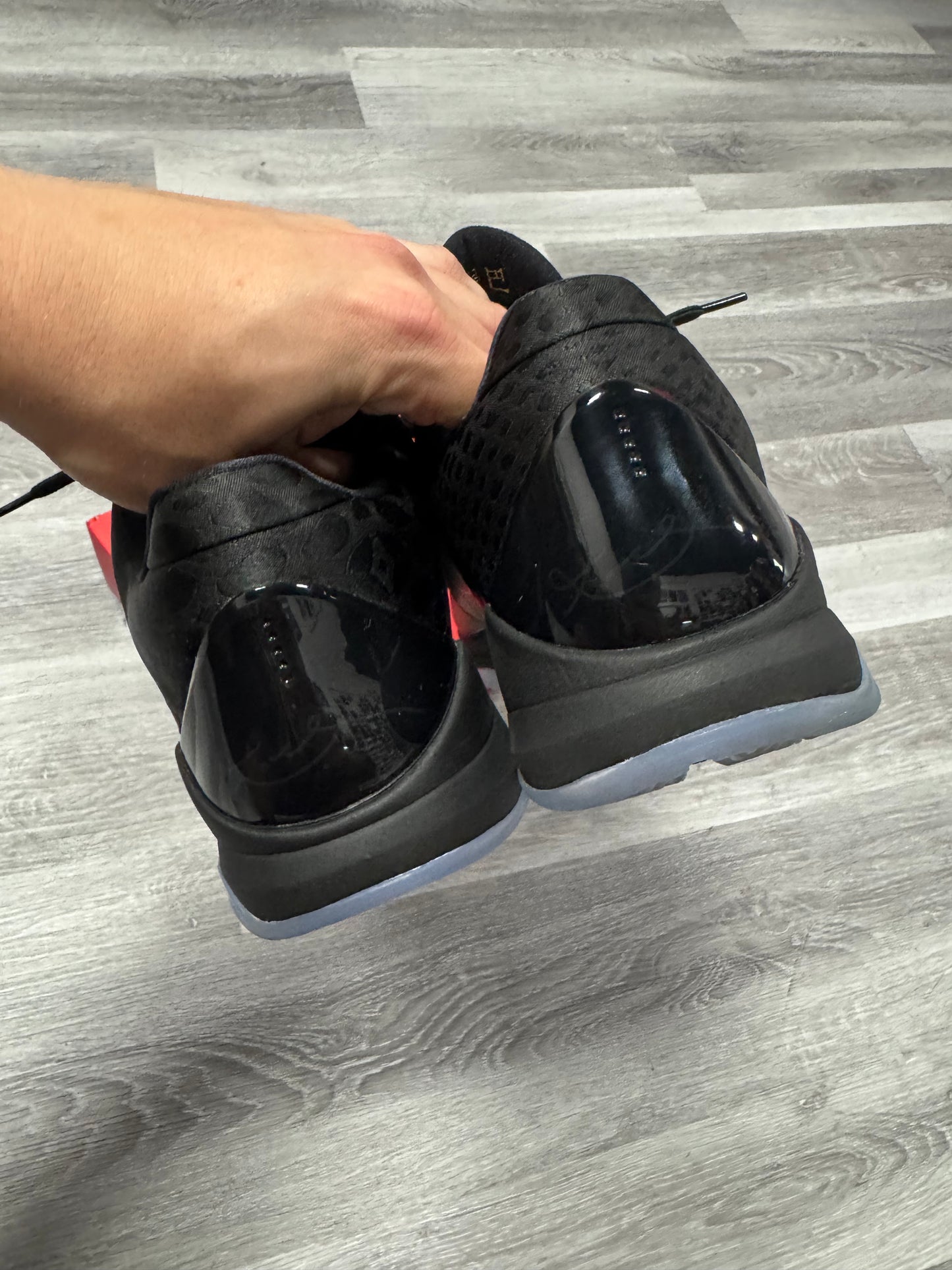 Kobe 5 Year of the Mamba / Preowned