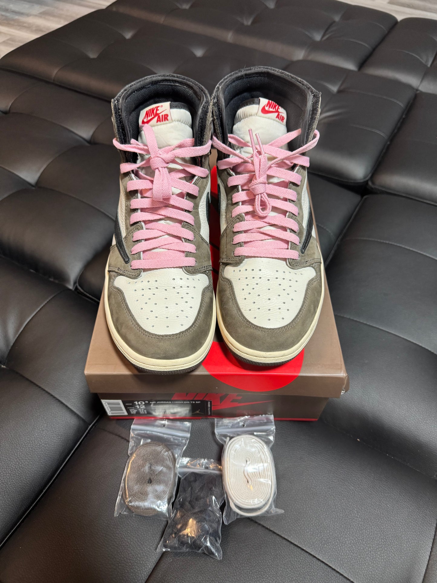 Jordan 1 High Travis Scott Mocha / Preowned