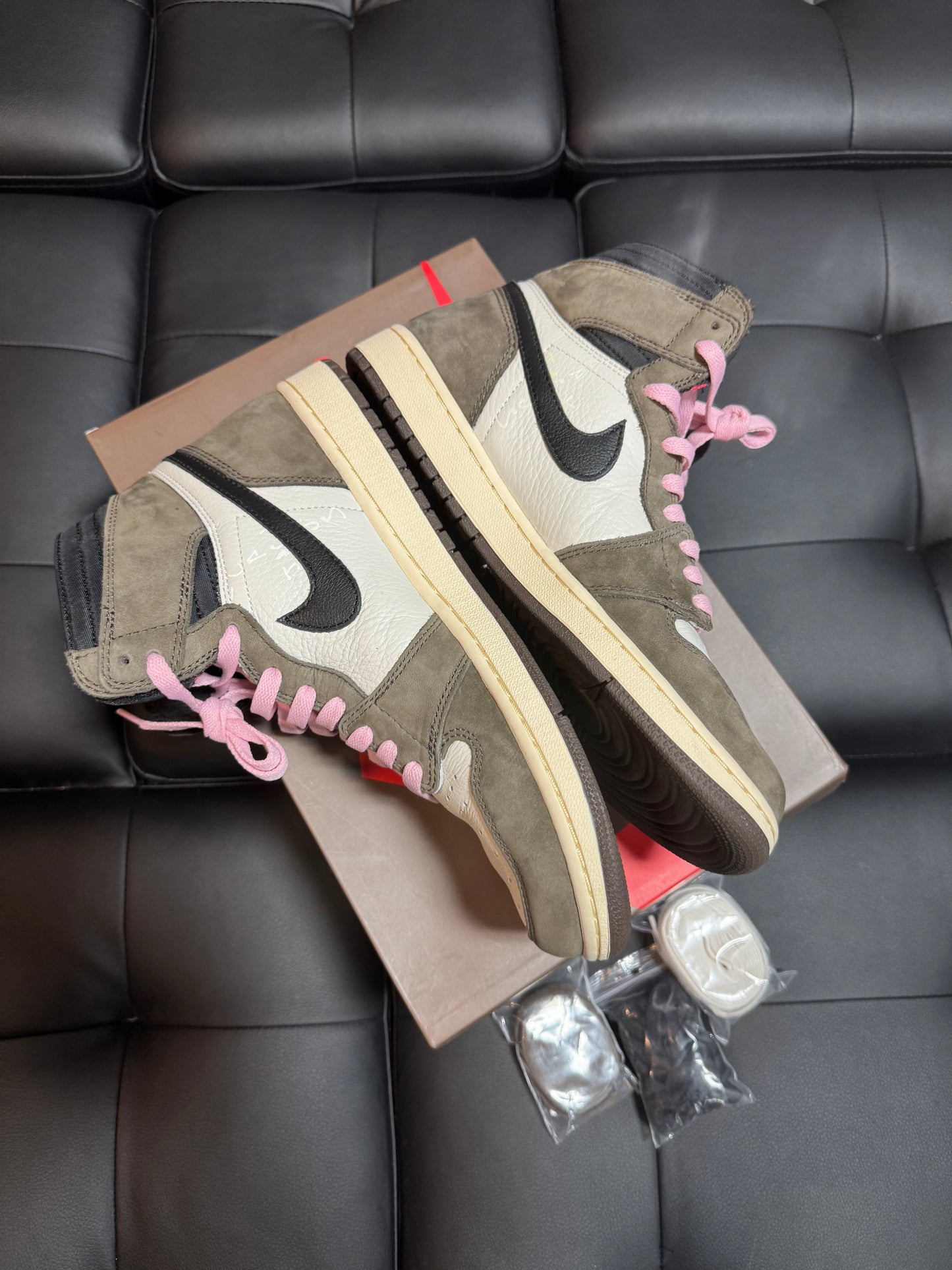 Jordan 1 High Travis Scott Mocha / Preowned