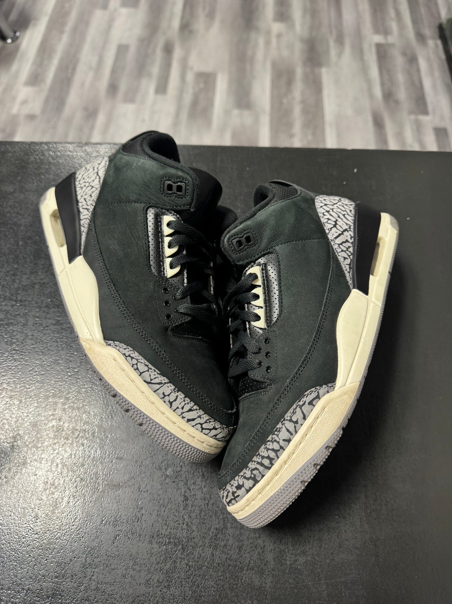 Jordan 3 Off Noir / Preowned