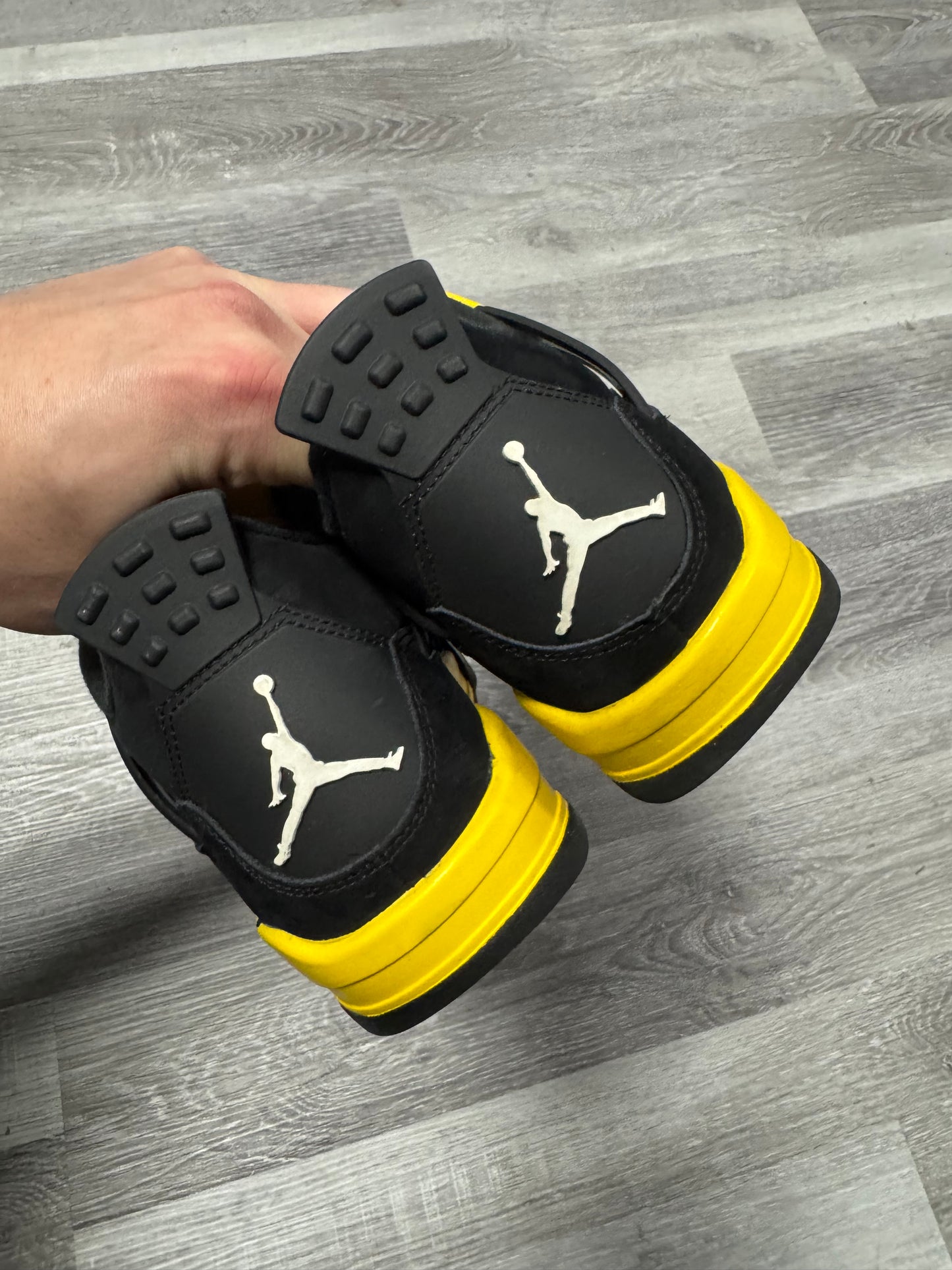 Jordan 4 Thunder / Preowned