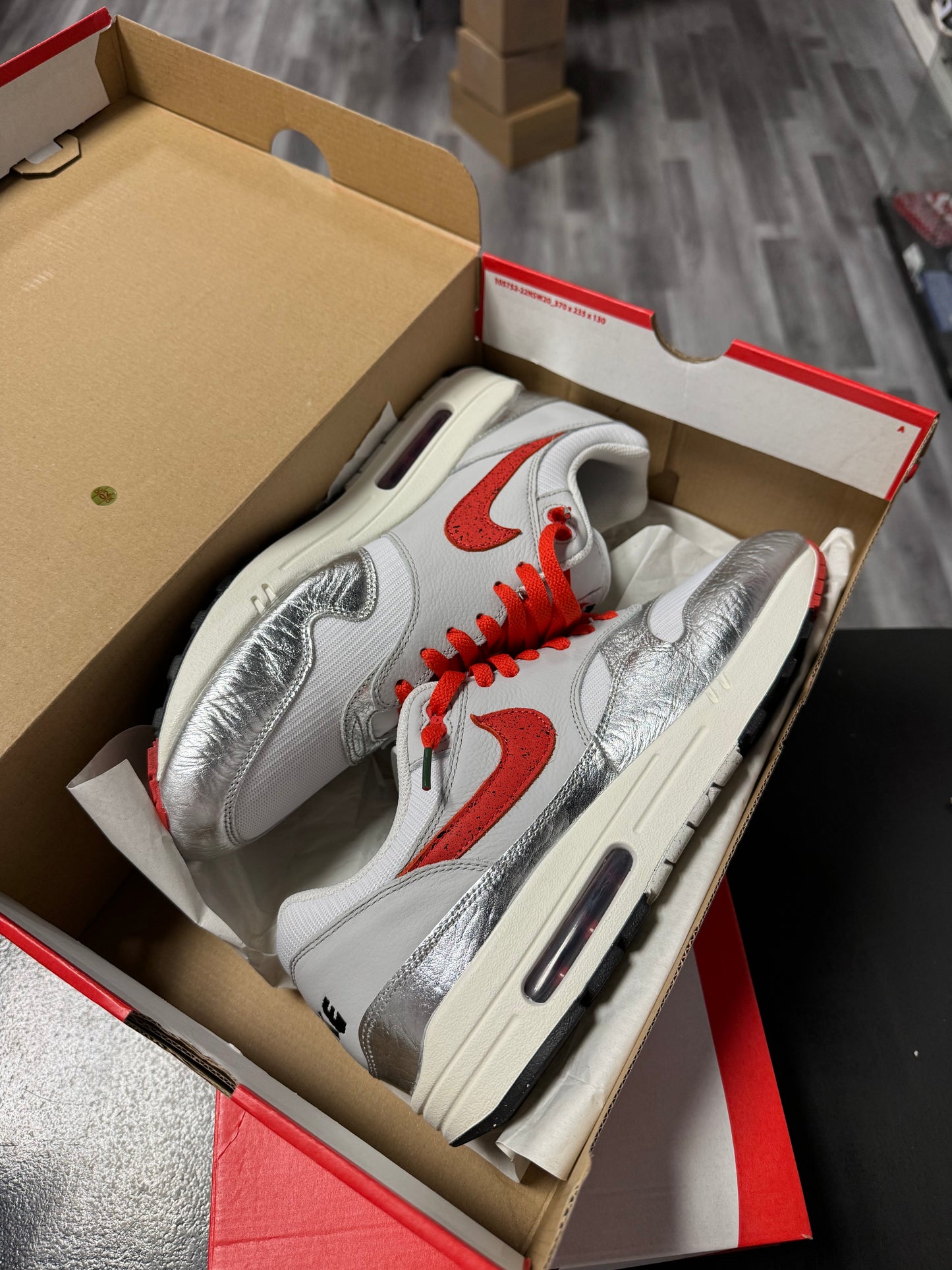 Air Max 1 Metallic Silver Red / Preowned