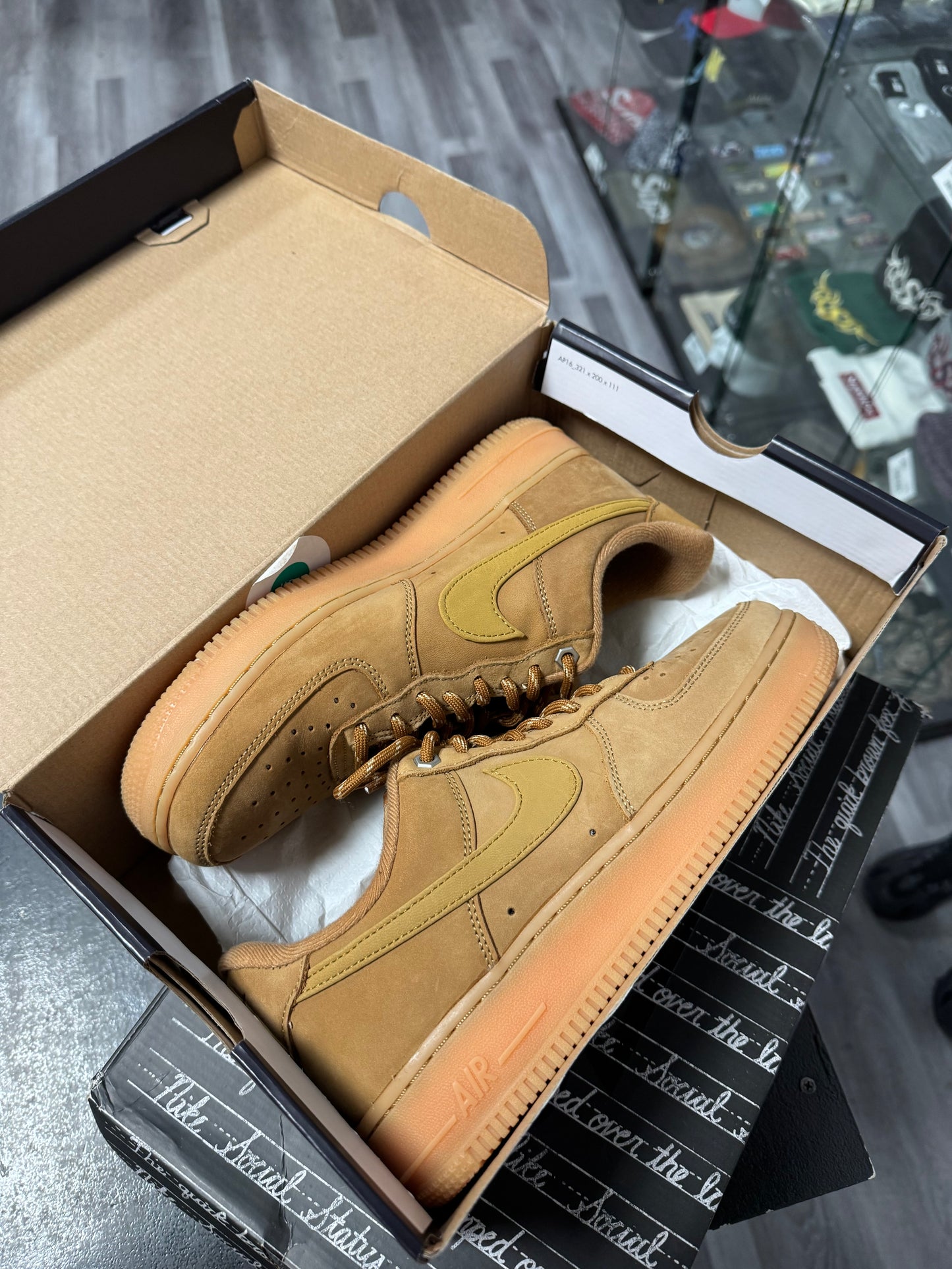 Air Force 1 Low Wheat / Preowned